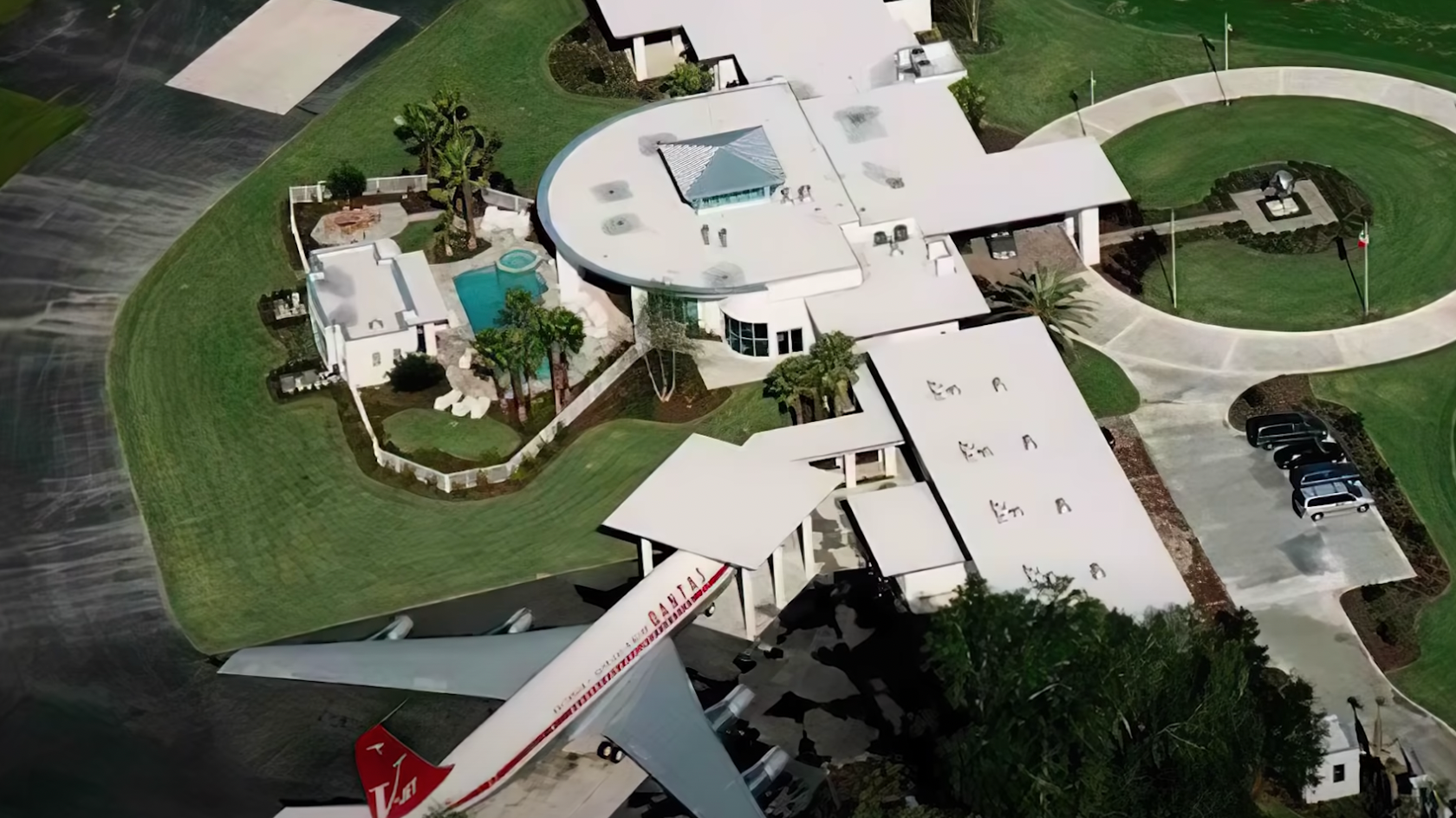 Vista aérea de la casa de John Travolta en Florida | Foto: YouTube/The Richest