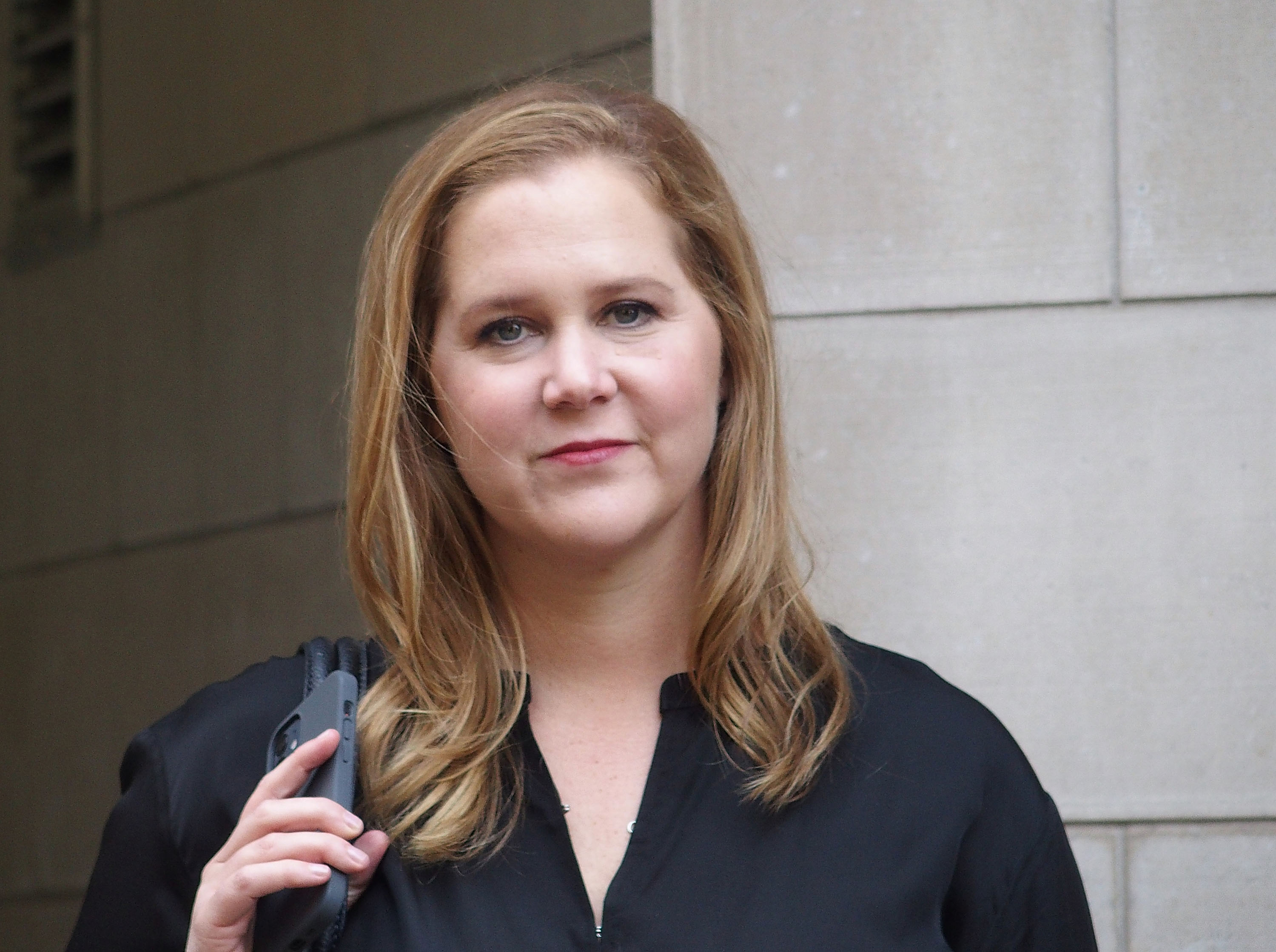 Amy Schumer en el set de "Life & Beth" el 27 de abril de 2021, en Nueva York. | Fuente: Getty Images