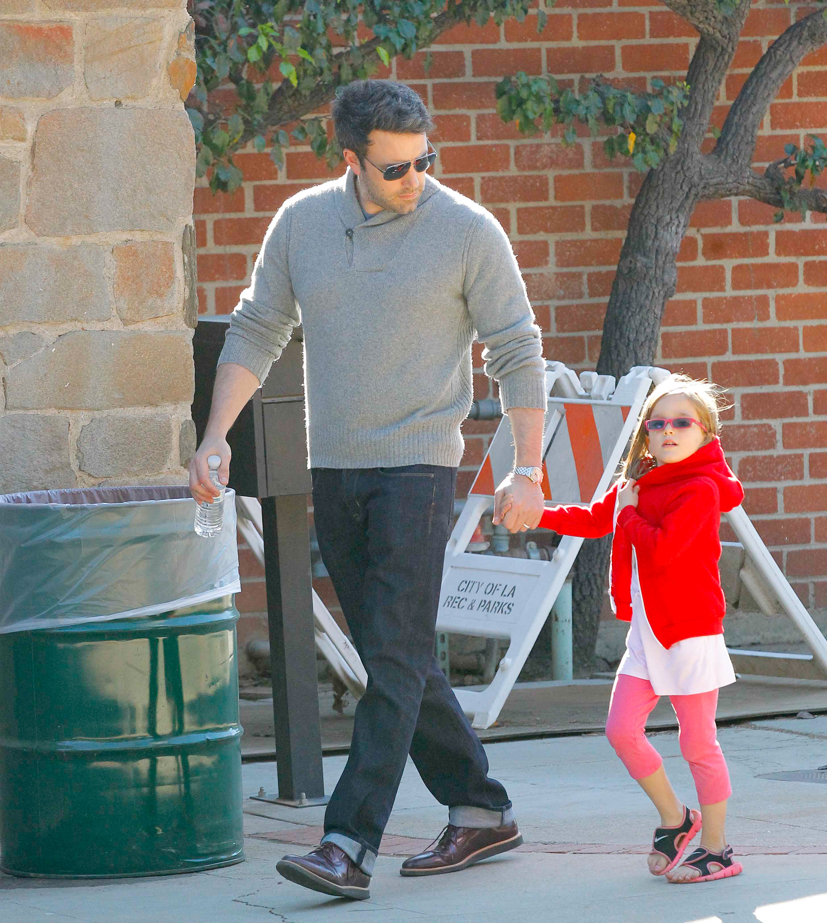 Ben y Fin Affleck vistos de paseo en Los Ángeles, California, el 24 de noviembre de 2013 | Fuente: Getty Images