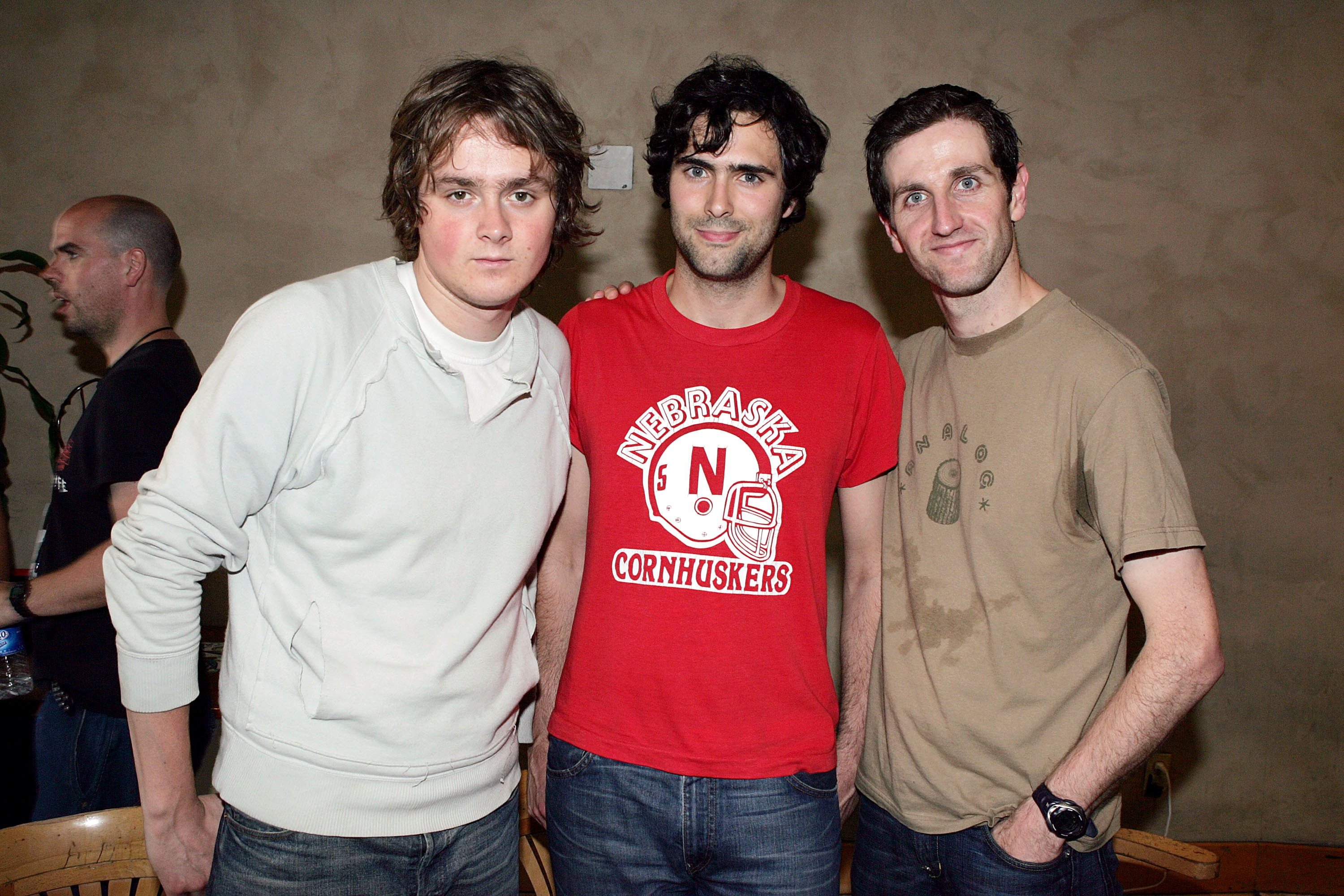 Tom Chaplin, Tim Rice-Oxley y Richard Hughes de Keane posan para una foto tras una actuación en Virgin MegaStore el 24 de junio de 2004, en Nueva York. | Fuente: Getty Images