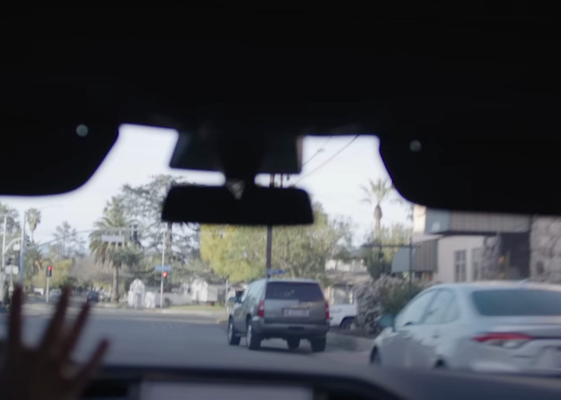 Captura de pantalla de la entrevista de Ron Howard a Graham Bensinger publicada el 30 de marzo de 2023 mientras conducían por el antiguo vecindario del director | Fuente: youtube.com/Graham Bensinger