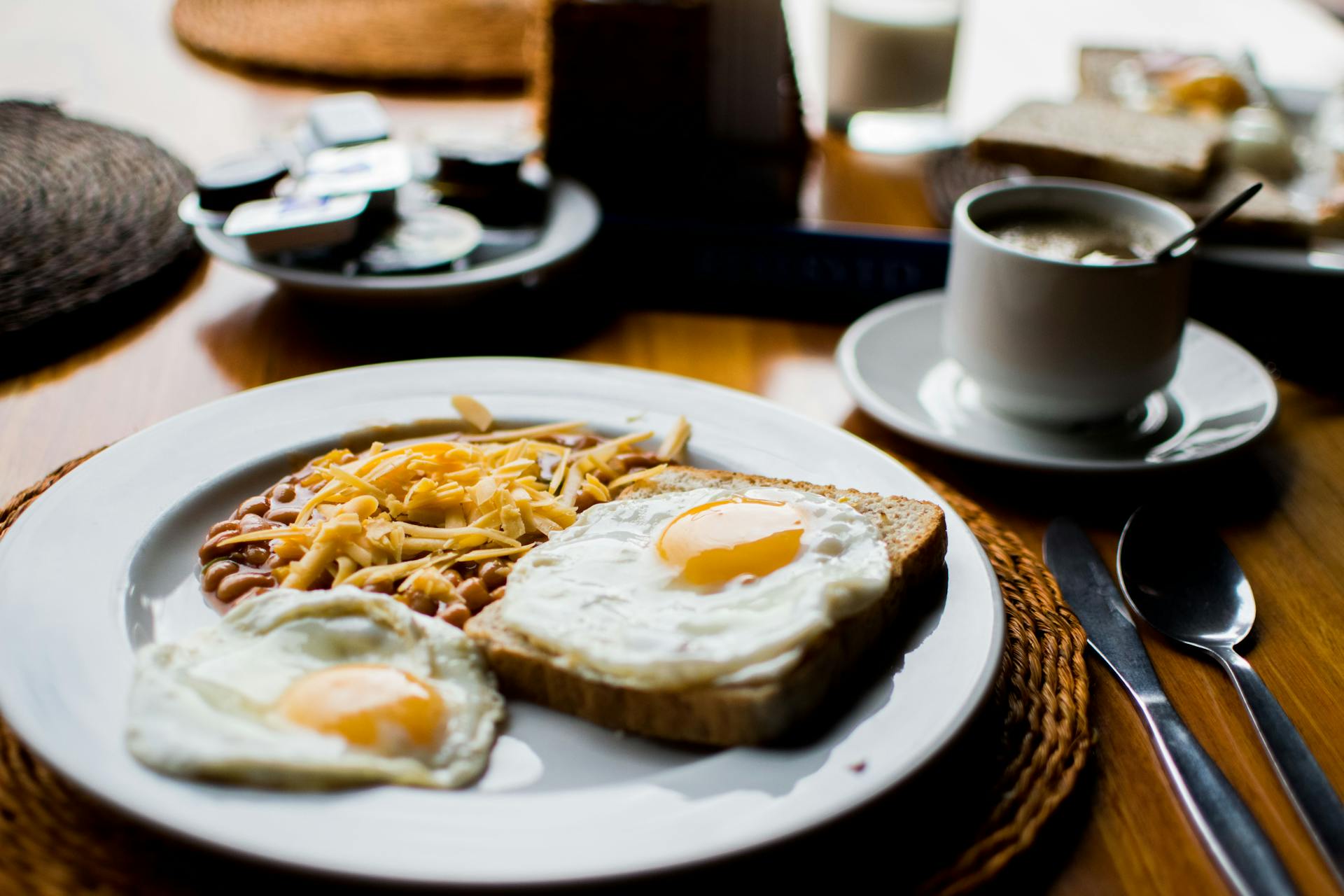 Desayuno en una mesa | Fuente: Pexels