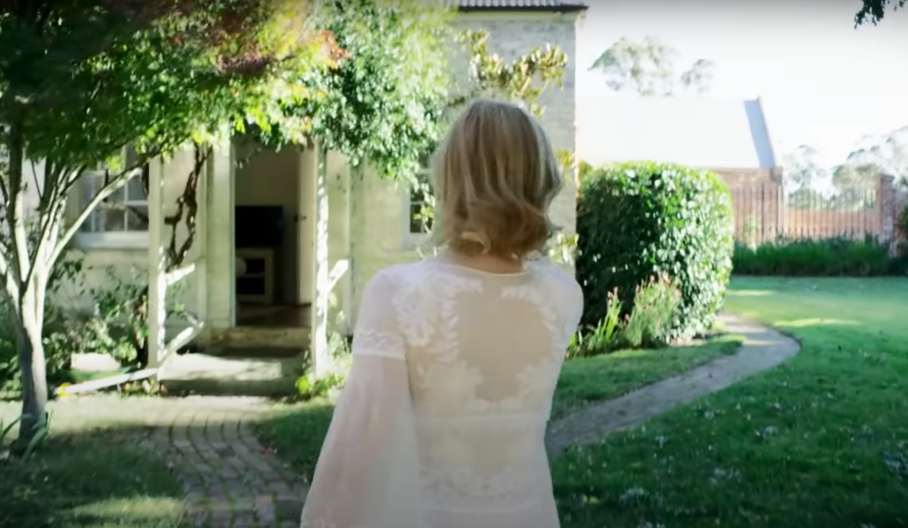 Nicole Kidman dando una vuelta por su granja y la de Keith Urban en Australia, publicado el 20 de julio de 2015 | Fuente: YouTube/Vogue