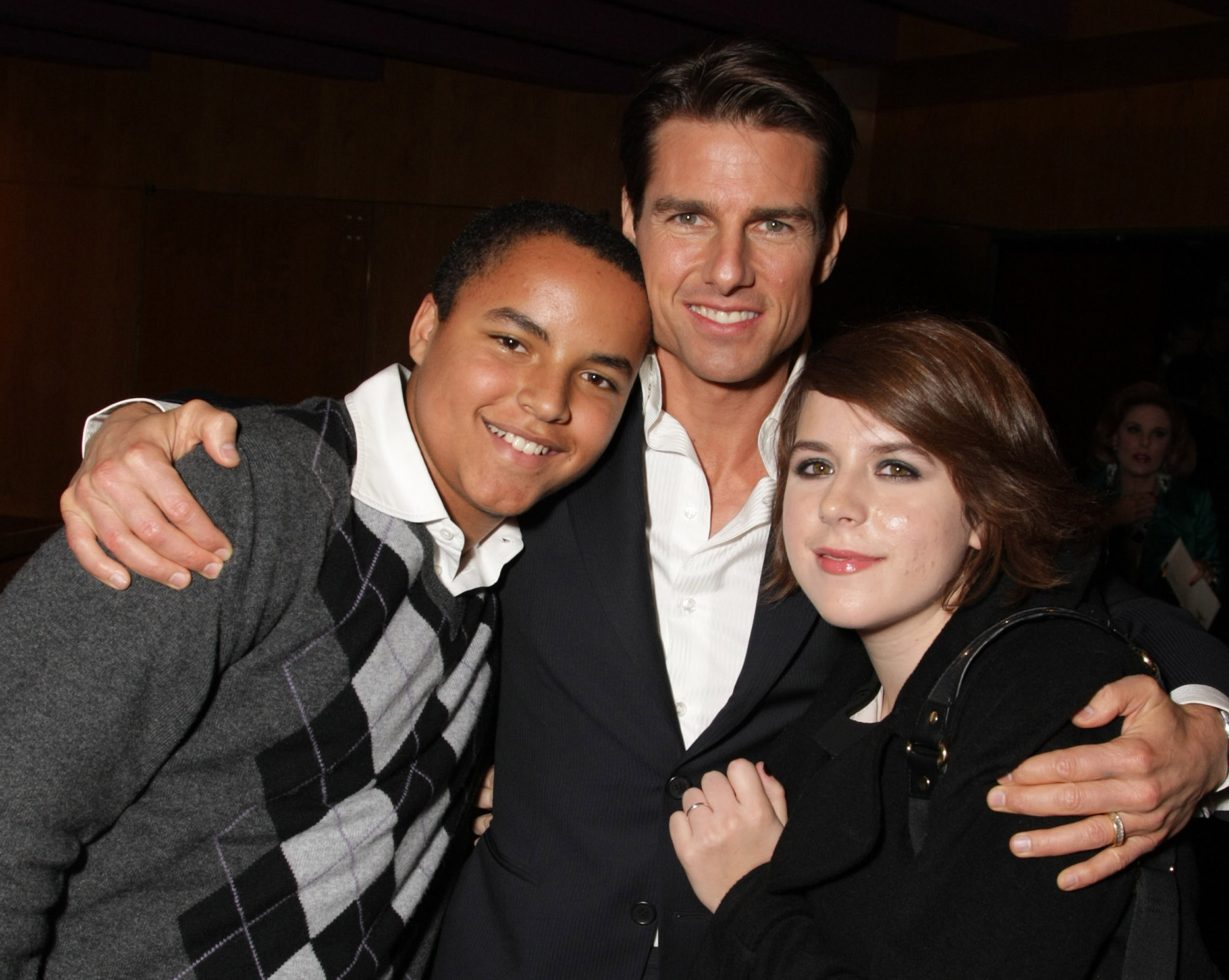 Connor, Tom e Isabella Cruise en el estreno de "Valquiria" de United Artists Pictures y MGM en Los Ángeles, California, el 18 de diciembre de 2008 | Foto: Getty Images