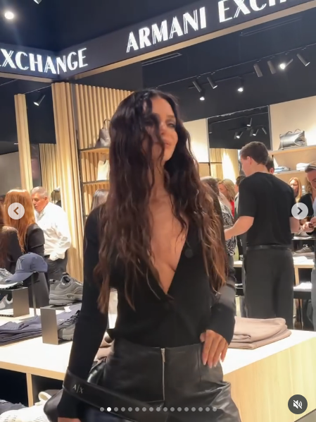 Zaira Nara mostrando el look negro que lució en un evento exclusivo de una reconocida firma italiana | Fuente: Instagram/zaira.nara