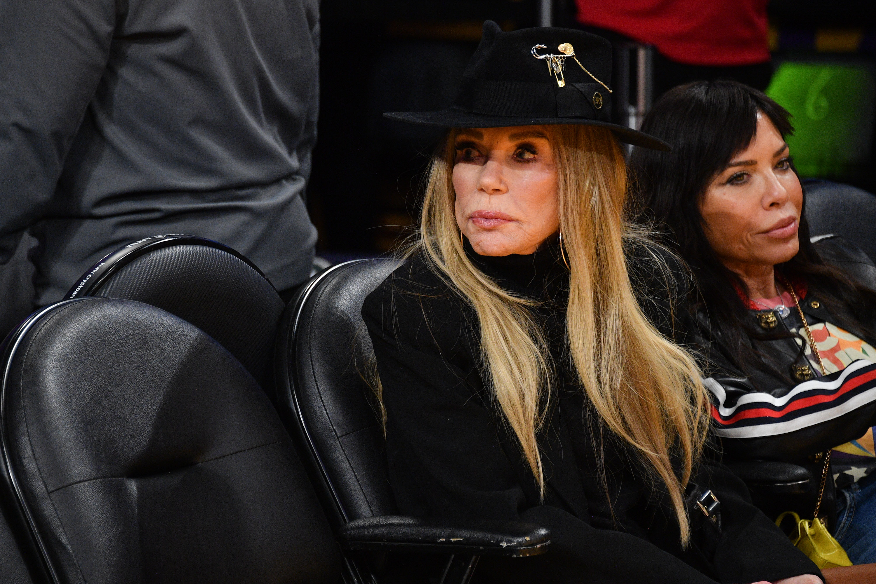 Se ve a Dyan Cannon asistiendo a un partido de baloncesto en el Crypto.com Arena el 15 de febrero de 2023 | Fuente: Getty Images