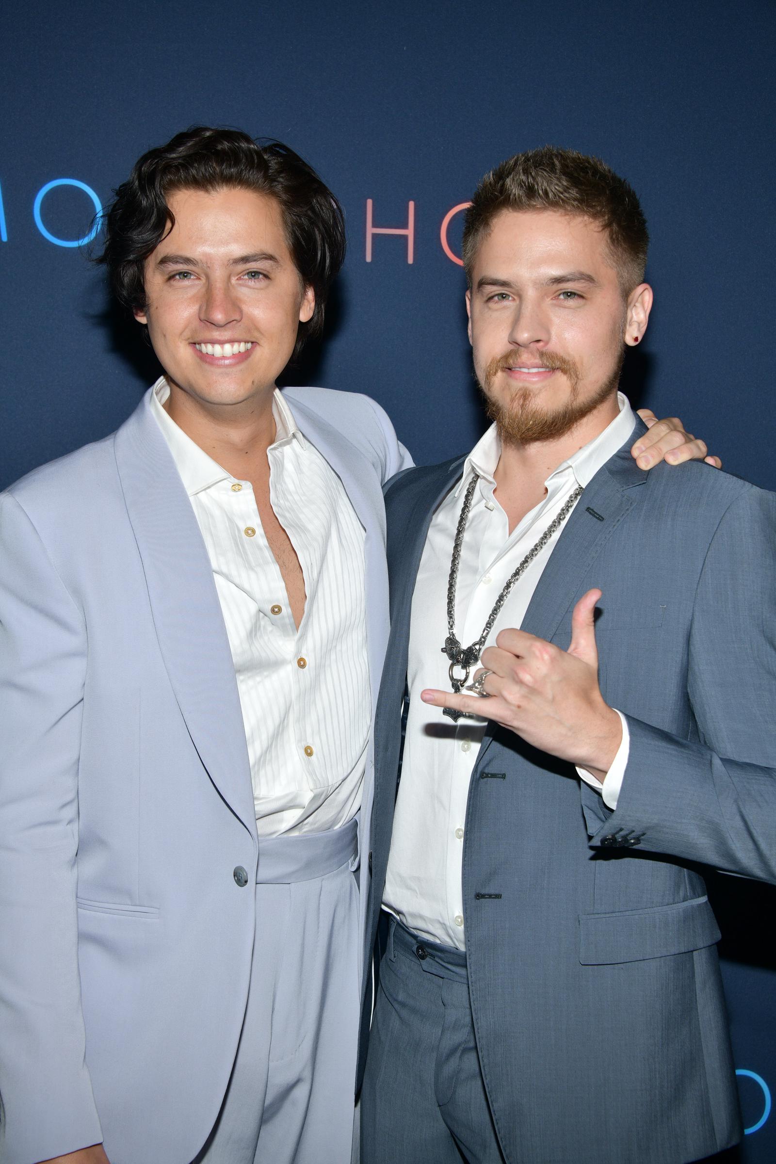 Cole y Dylan Sprouse en la proyección especial de "Moonshot" el 23 de marzo de 2022, en West Hollywood, California. | Fuente: Getty Images