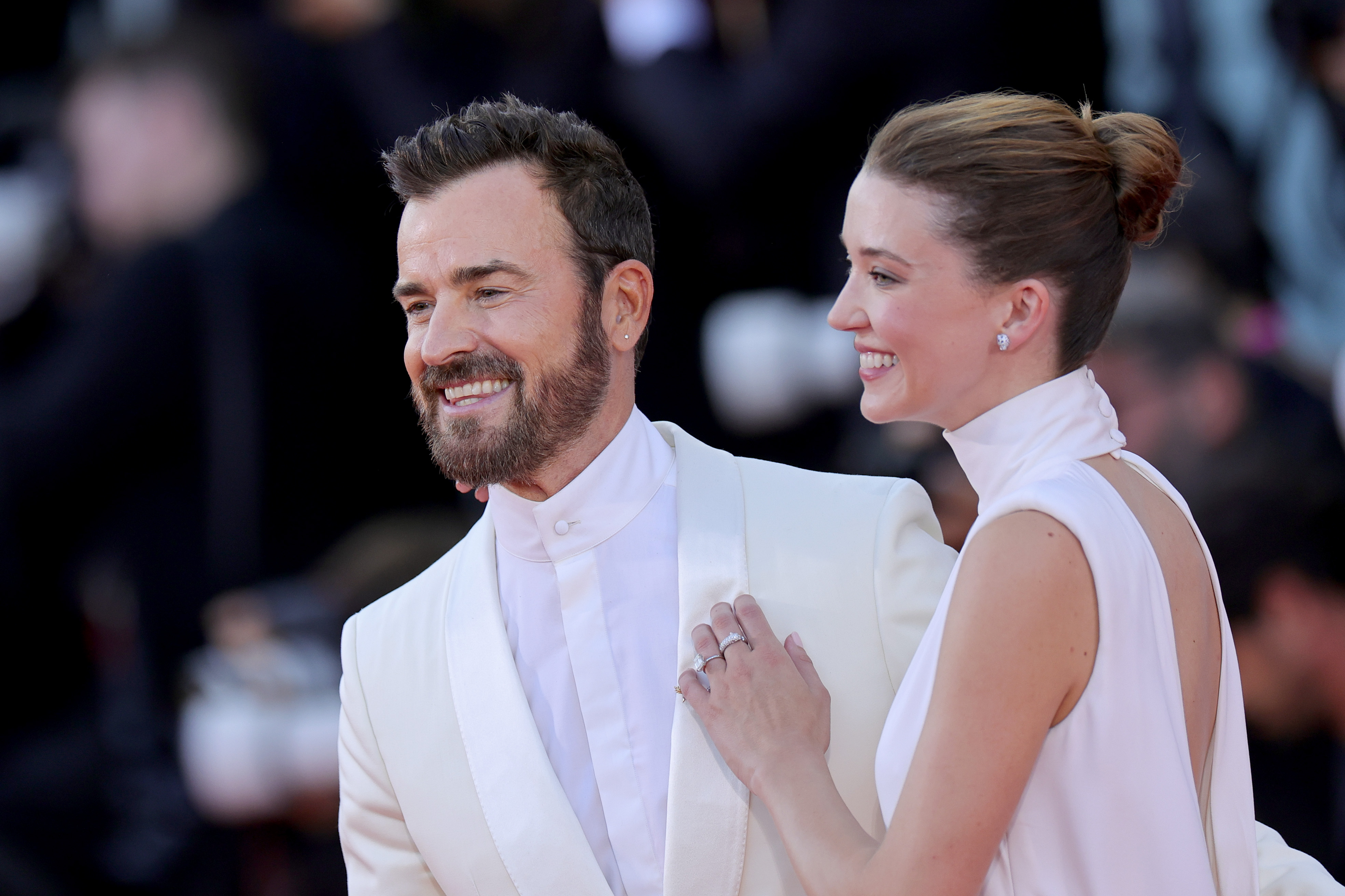 Justin Theroux y Nicole Brydon Bloom | Fuente: Getty Images