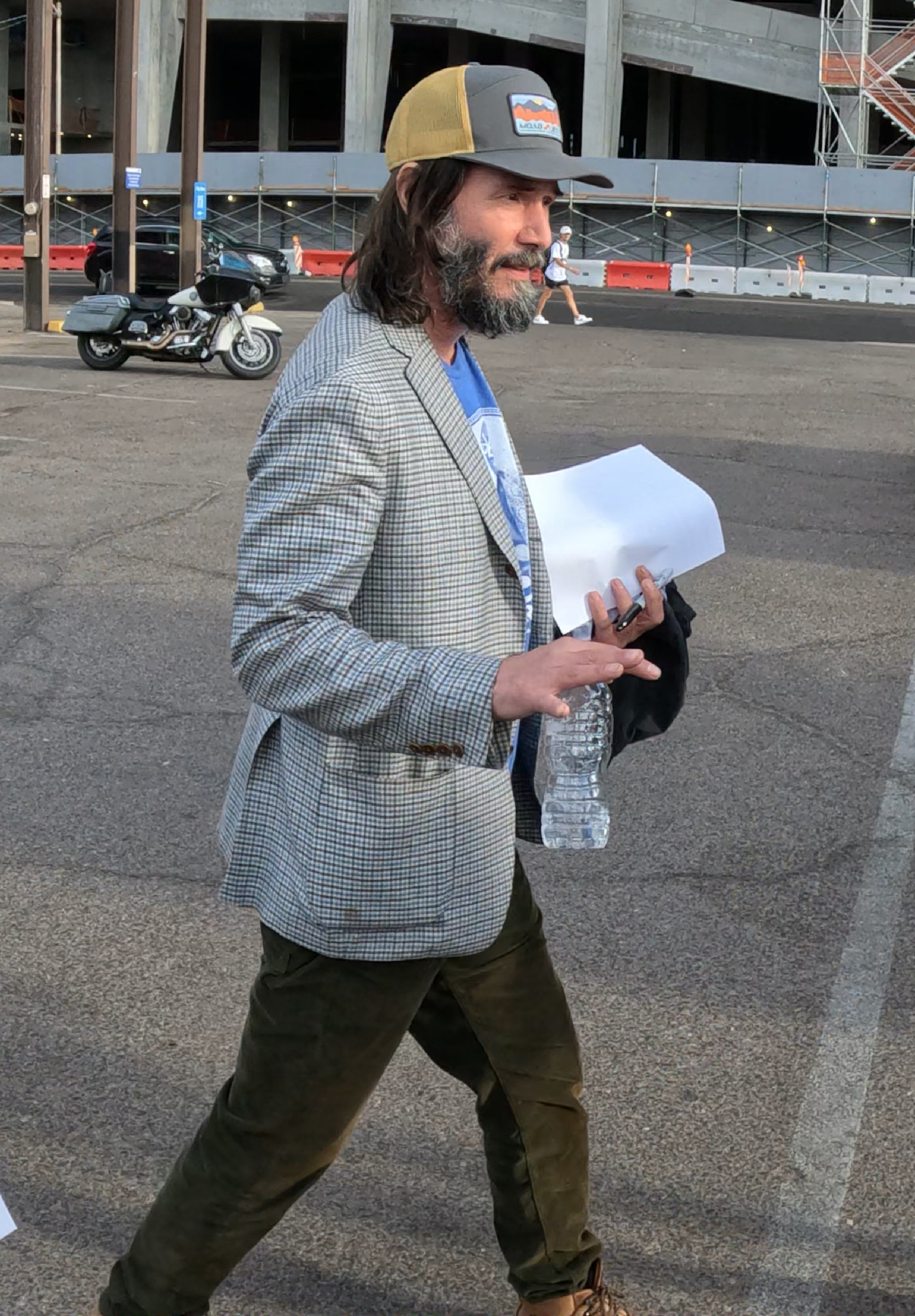 El actor fotografiado en el exterior del Crescent Ballroom el 11 de agosto de 2023, en Phoenix, Arizona. | Fuente: Getty Images