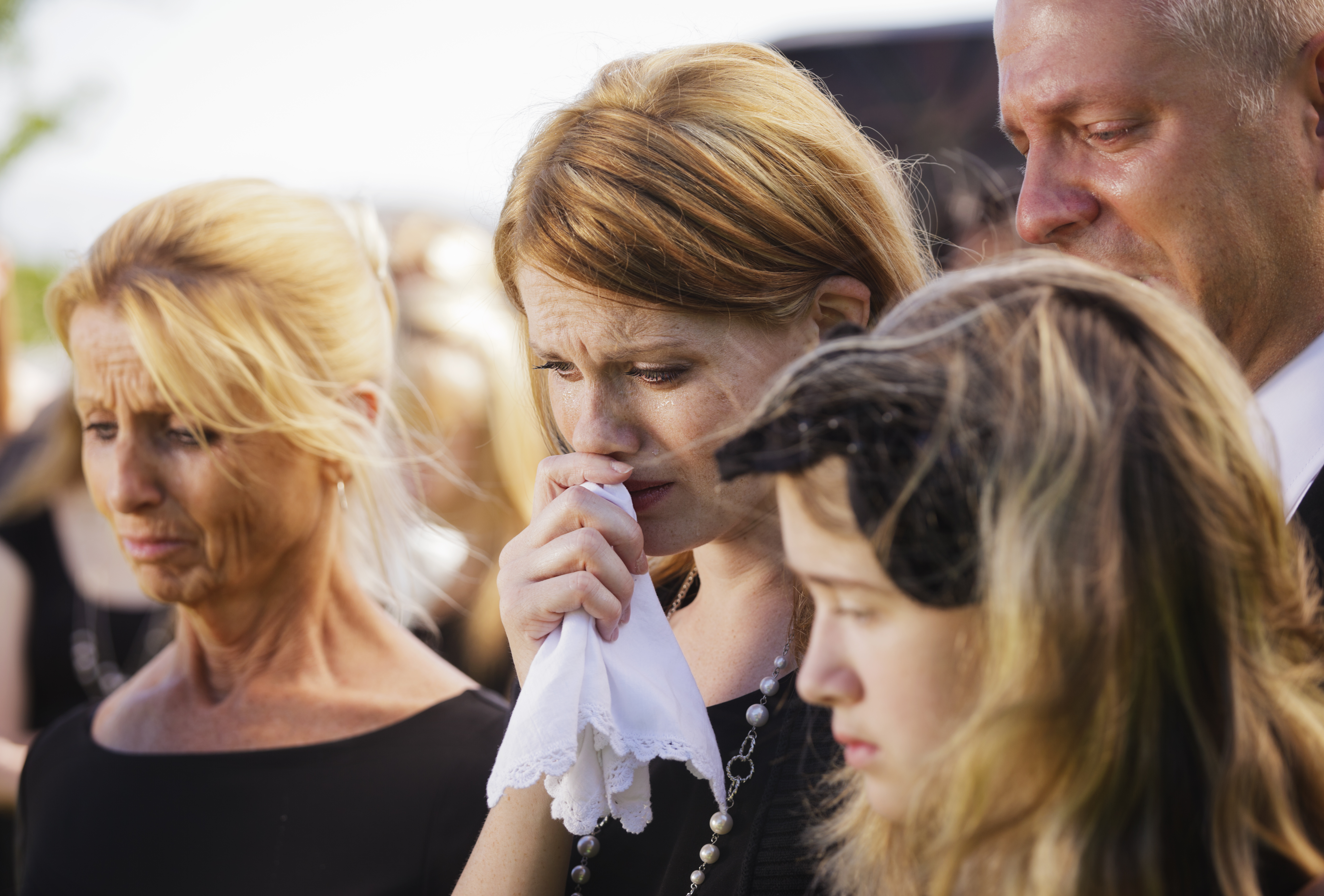 Familia en un funeral | Fuente: Getty Images