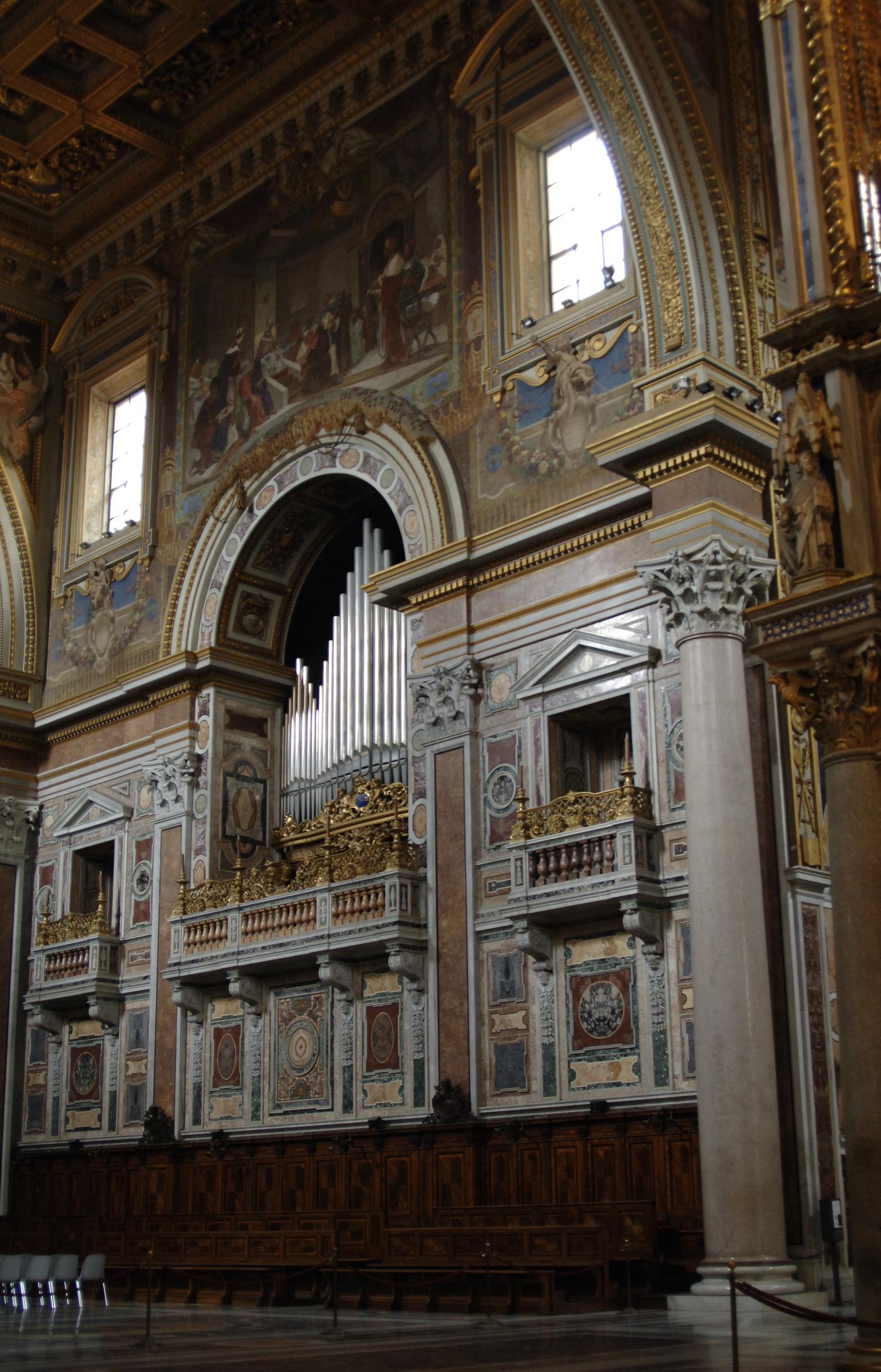 Interior de la Basílica de San Juan de Letrán en Roma, Italia. | Fuente: Getty Images