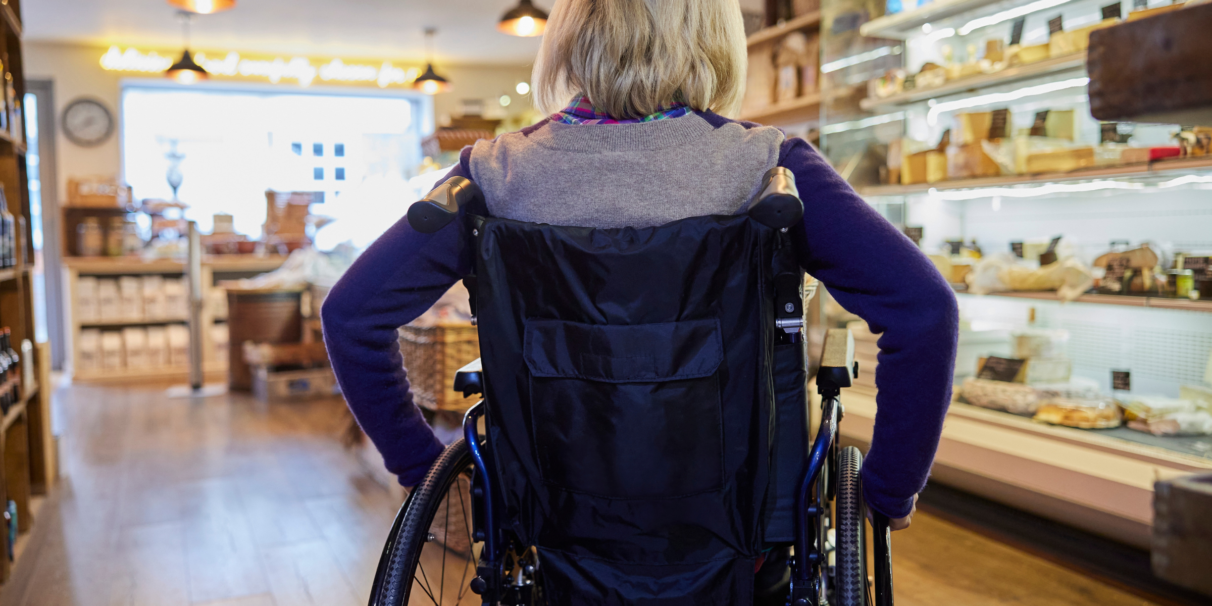 Una mujer en silla de ruedas | Fuente: Shutterstock