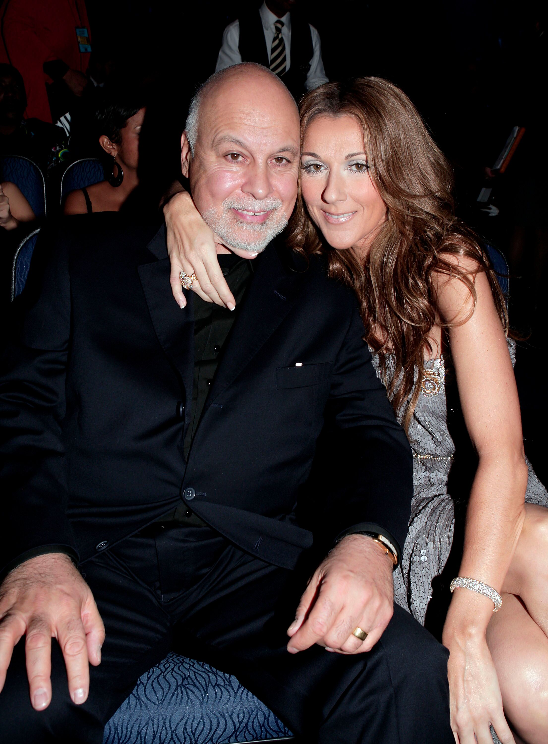  Celine Dion y su esposo Rene Angelil en la audiencia durante los American Music Awards 2007. | Fuente: Getty Images