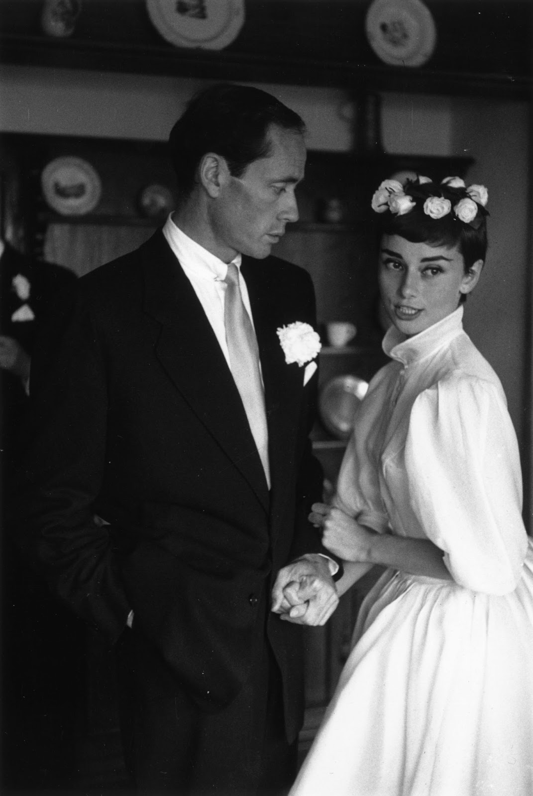 Mel Ferrer y Audrey Hepburn el día de su boda en 1954. | Fuente: Getty Images