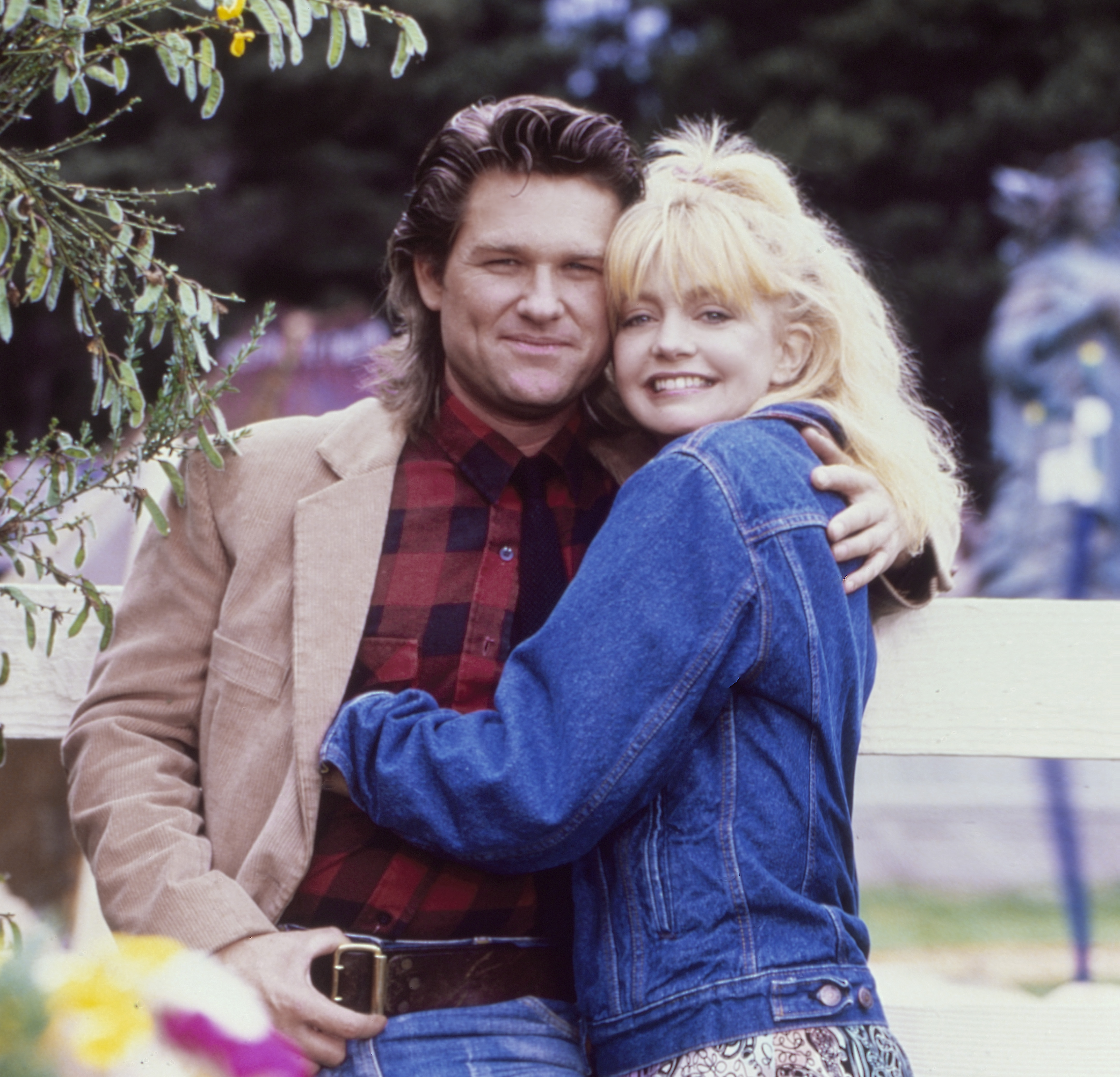 Goldie Hawn y Kurt Russell posan para un retrato en octubre de 1987 | Fuente: Getty Images