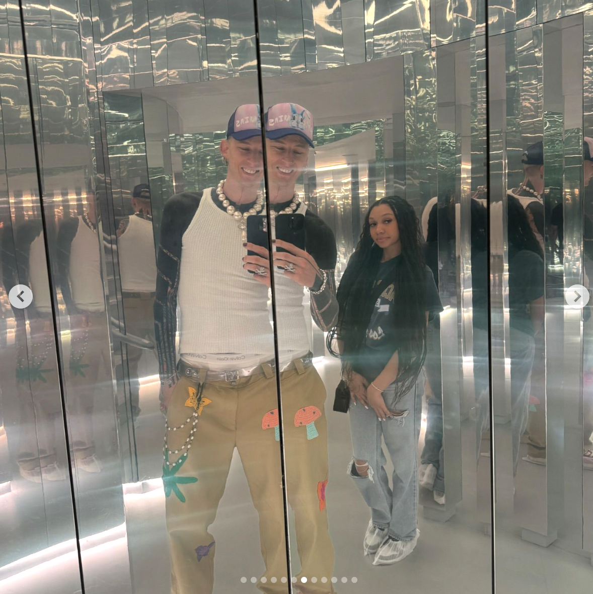 Machine Gun Kelly con su hija Casie, en una foto del 25 de julio de 2024 | Fuente: Instagram/machinegunkelly