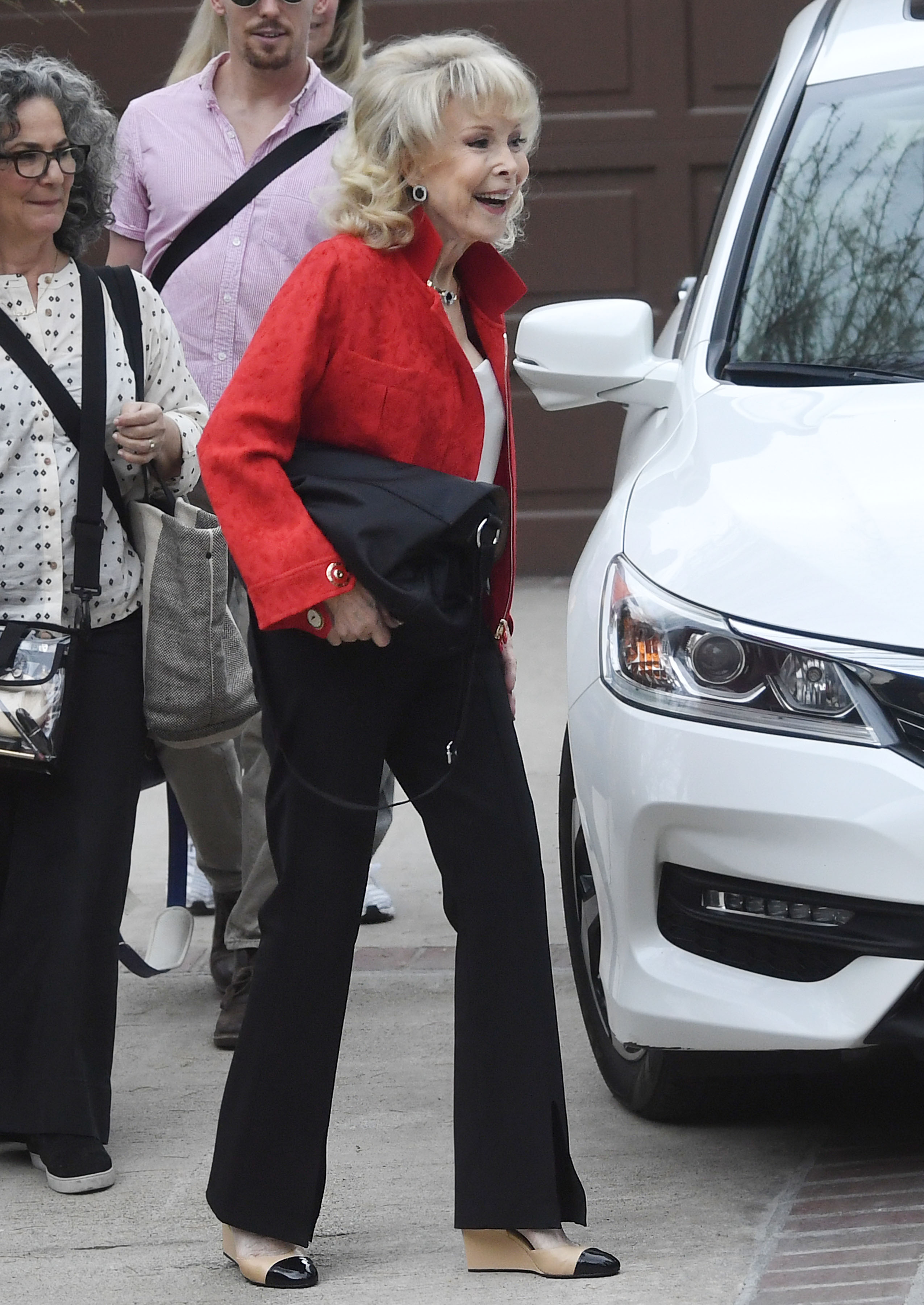 Barbara Eden es vista en Los Ángeles, California, el 23 de mayo de 2024. | Fuente: Getty Images