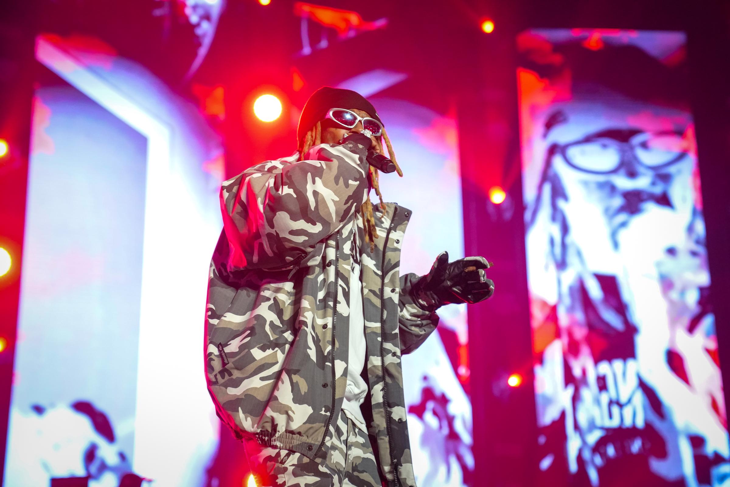 Lil Wayne actuando durante el concierto AT&T Playoff Playlist Live! el 18 de enero de 2025, en Atlanta, Georgia. | Fuente: Getty Images