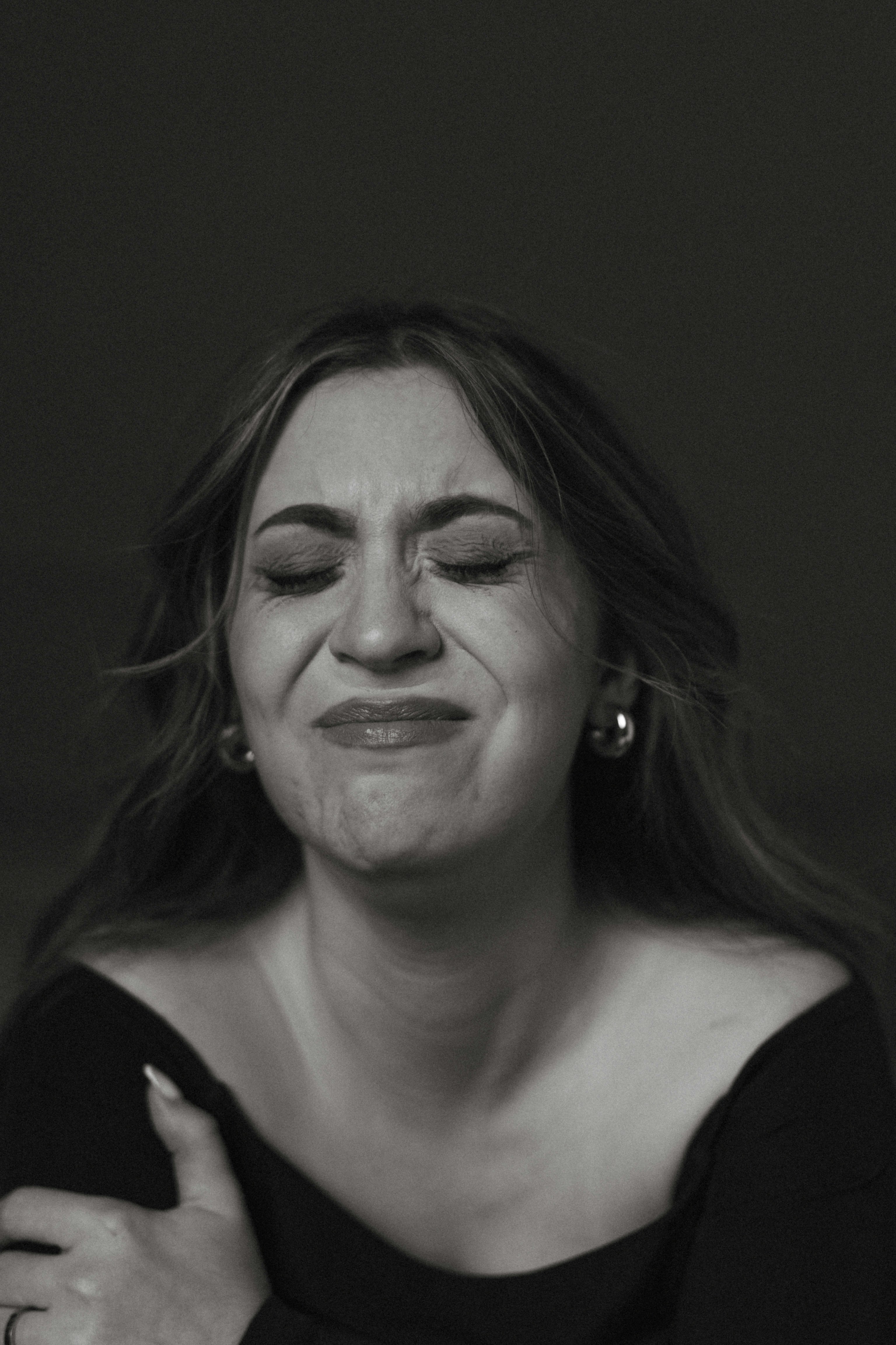 Una mujer alterada | Fuente: Unsplash