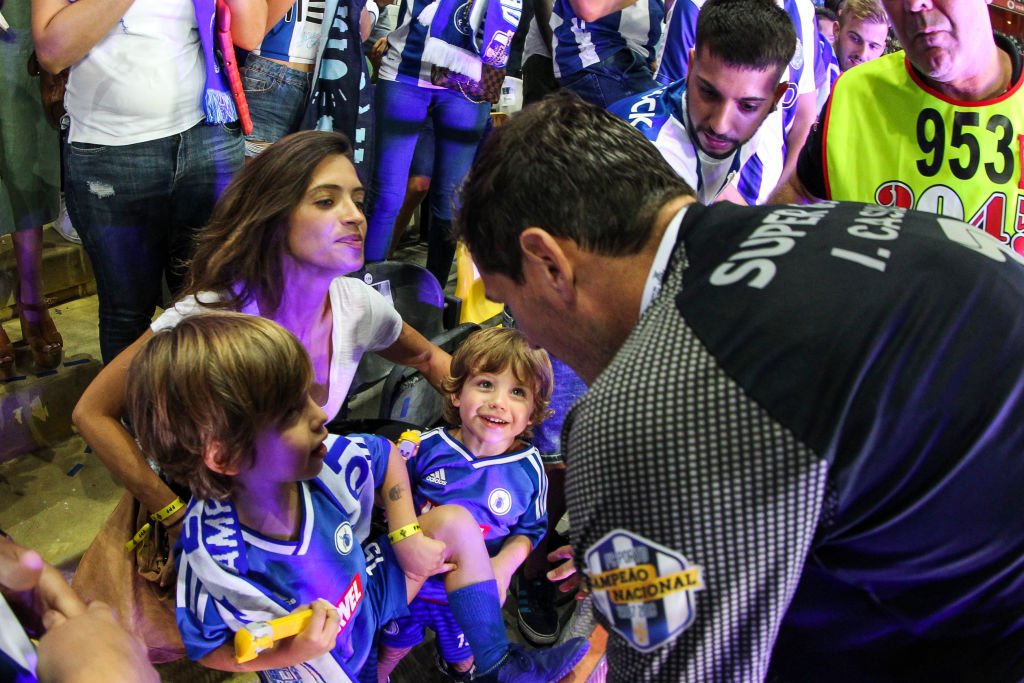 Iker y Sara junto a sus hijos.l Fuente: Getty Images