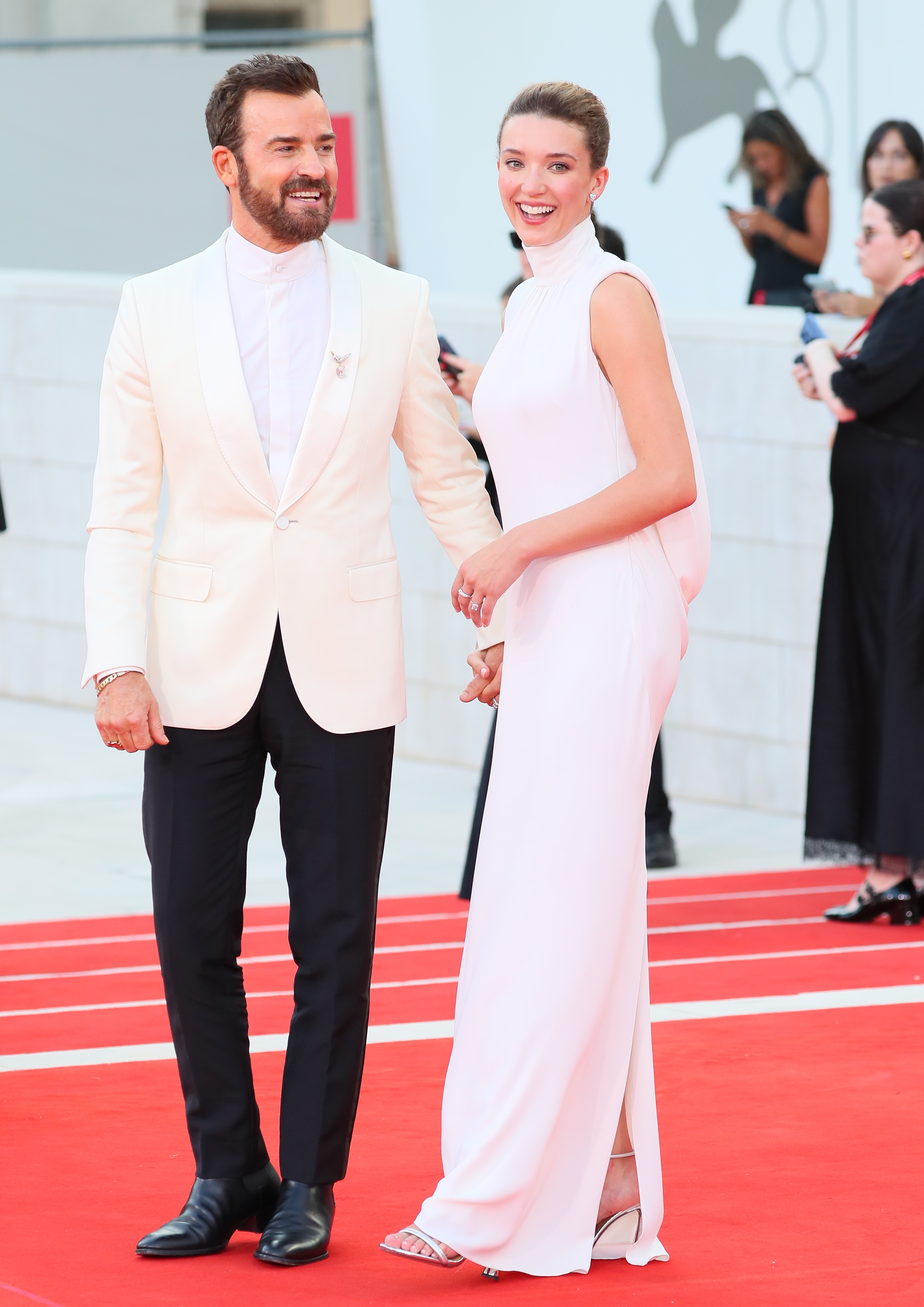 Justin Theroux y Nicole Brydon Bloom | Fuente: Getty Images