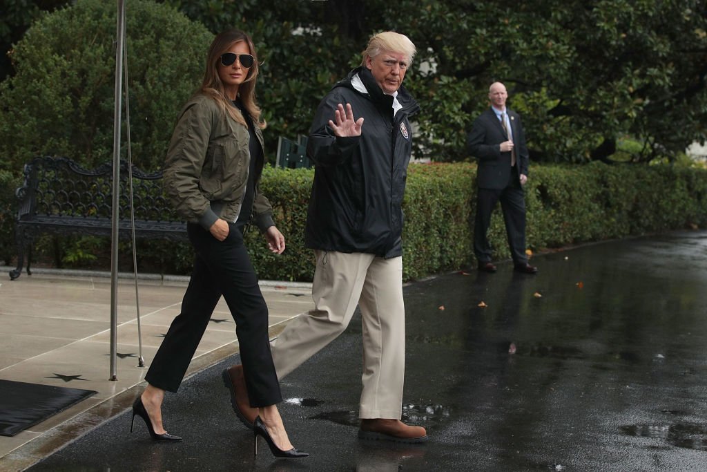 Donald Trump y Melania Trump antes de viajar a Texas, el 29 de agosto de 2017 en Washington, DC. | Foto: Getty Images