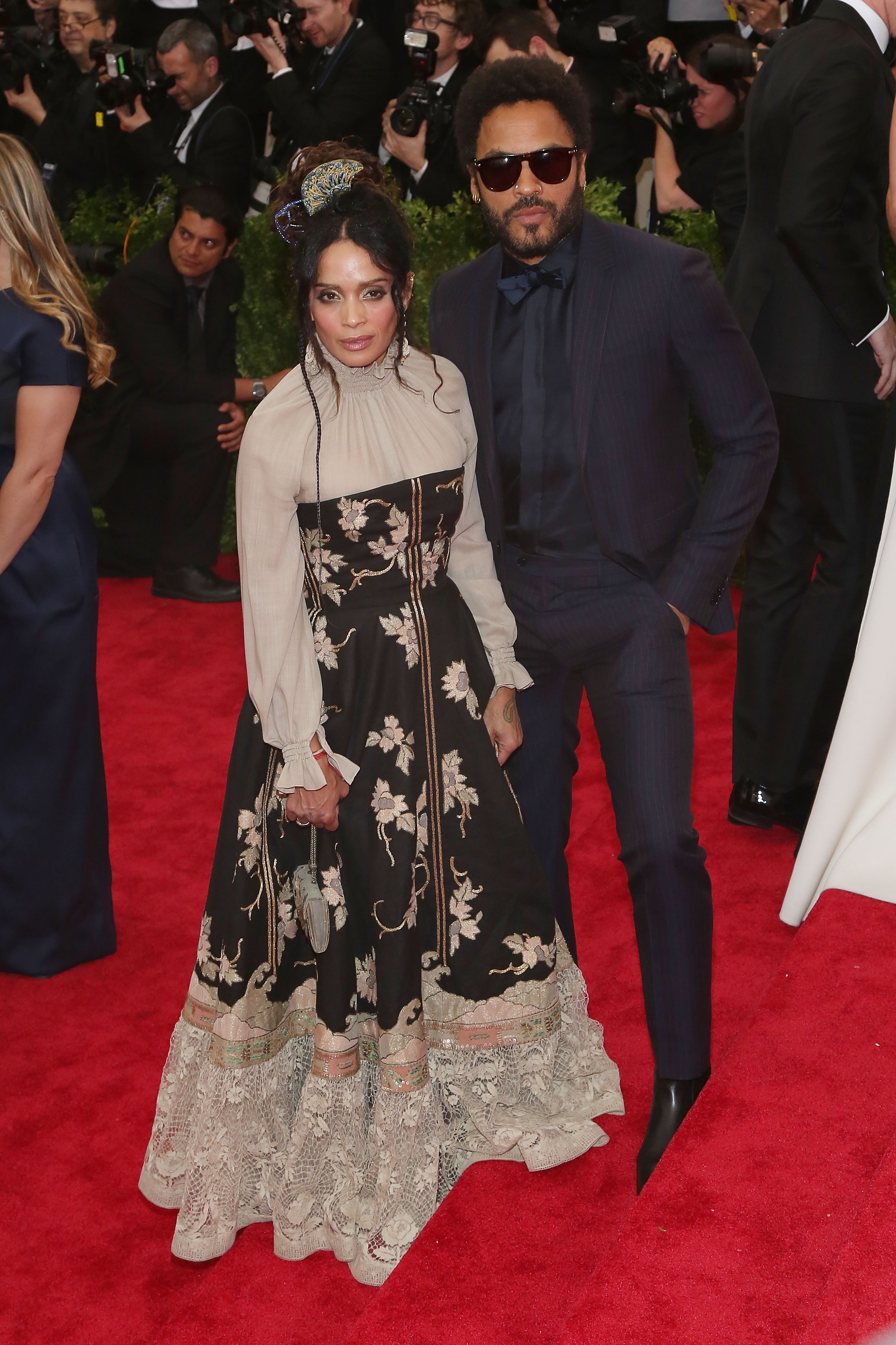 Lenny Kravitz y Lisa Bonet se reencontraron en la alfombra roja de la Met Gala de 2015, más de 20 años después de su divorcio. El tema de la noche, "China: Through the Looking Glass", inspiró algunos de los looks más elaborados de las celebridades que asistieron al evento. | Fuente: Getty Images