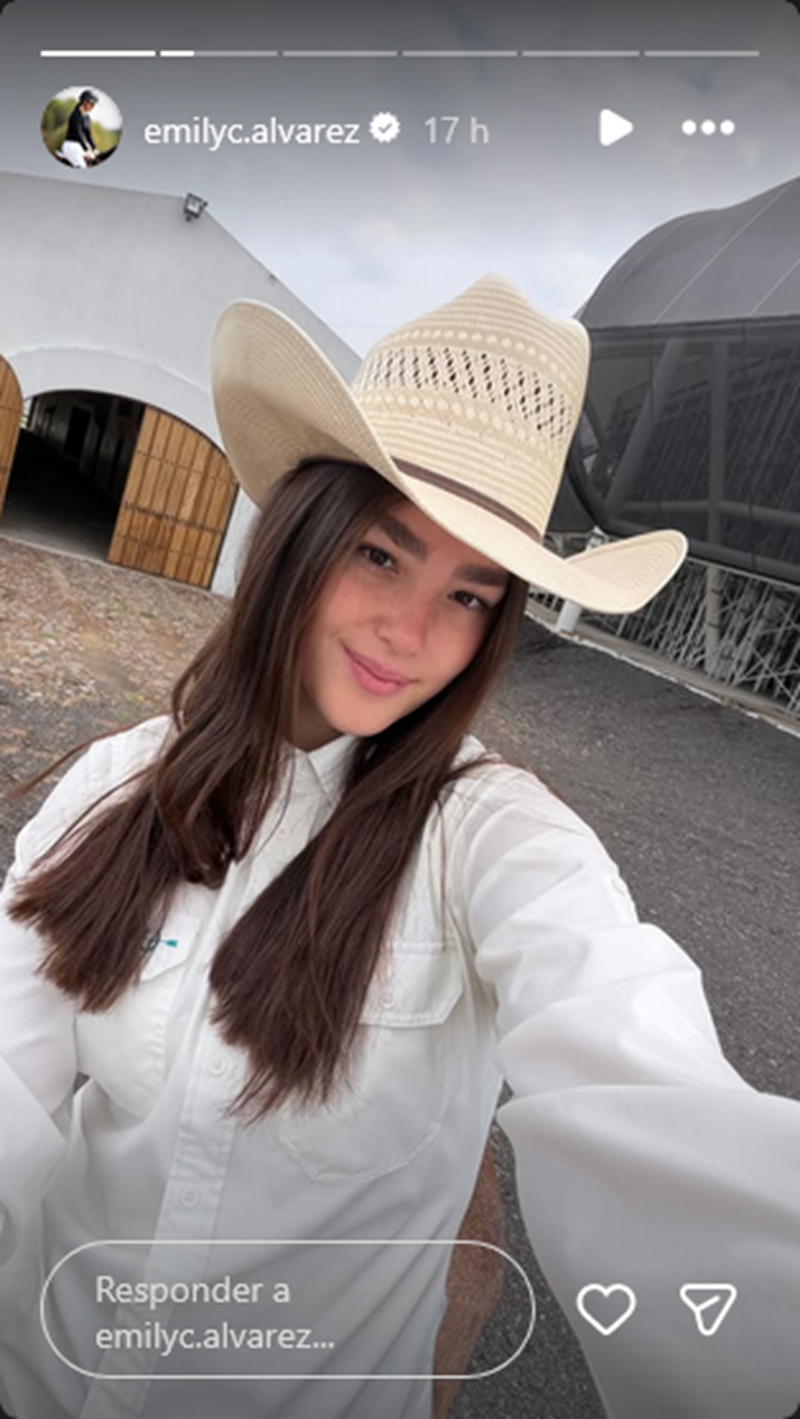 Emily Cinnamon Álvarez luciendo un look de vaquera durante su fin de semana en el campo | Fuente: Instagram Stories/emilyc.alvarez