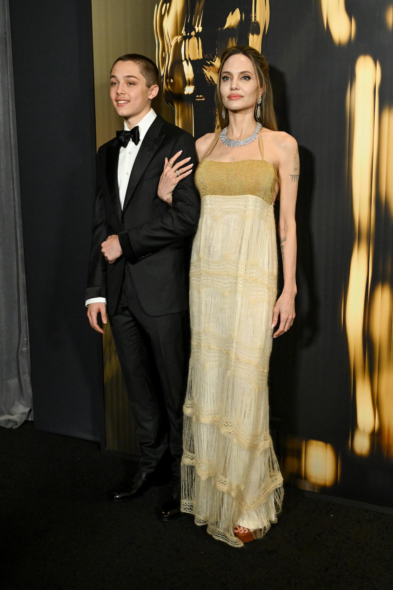 Knox Jolie-Pitt y Angelina Jolie | Fuente: Getty Images