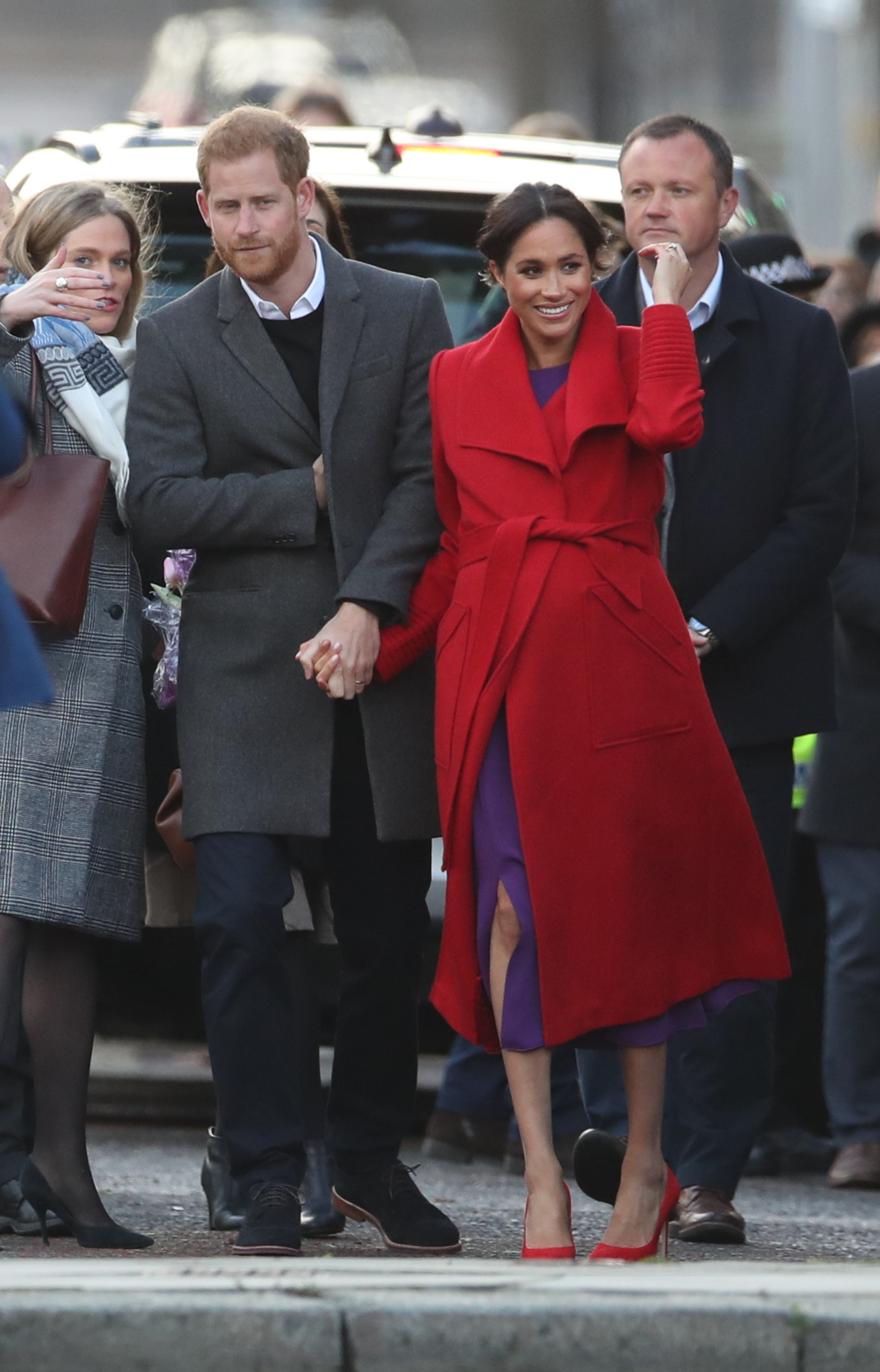 El duque y la duquesa de Sussex durante un paseo mientras visitaban una nueva escultura en Hamilton Square el 14 de enero de 2019 | Fuente: Getty Images