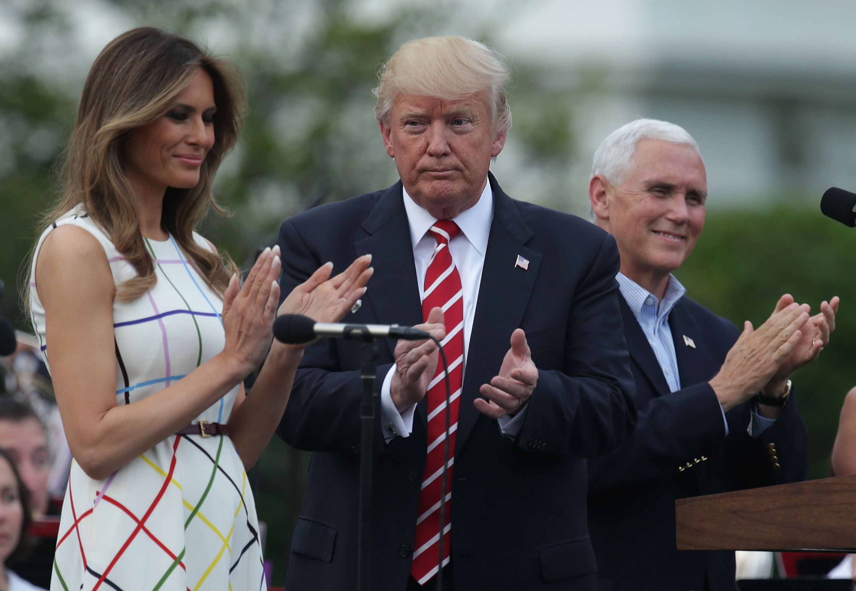 Donald Trump y su esposa Melania en el jardín sur de la Casa Blanca, el 22 de junio de 2017 en Washington, DC. | Foto: Getty Images