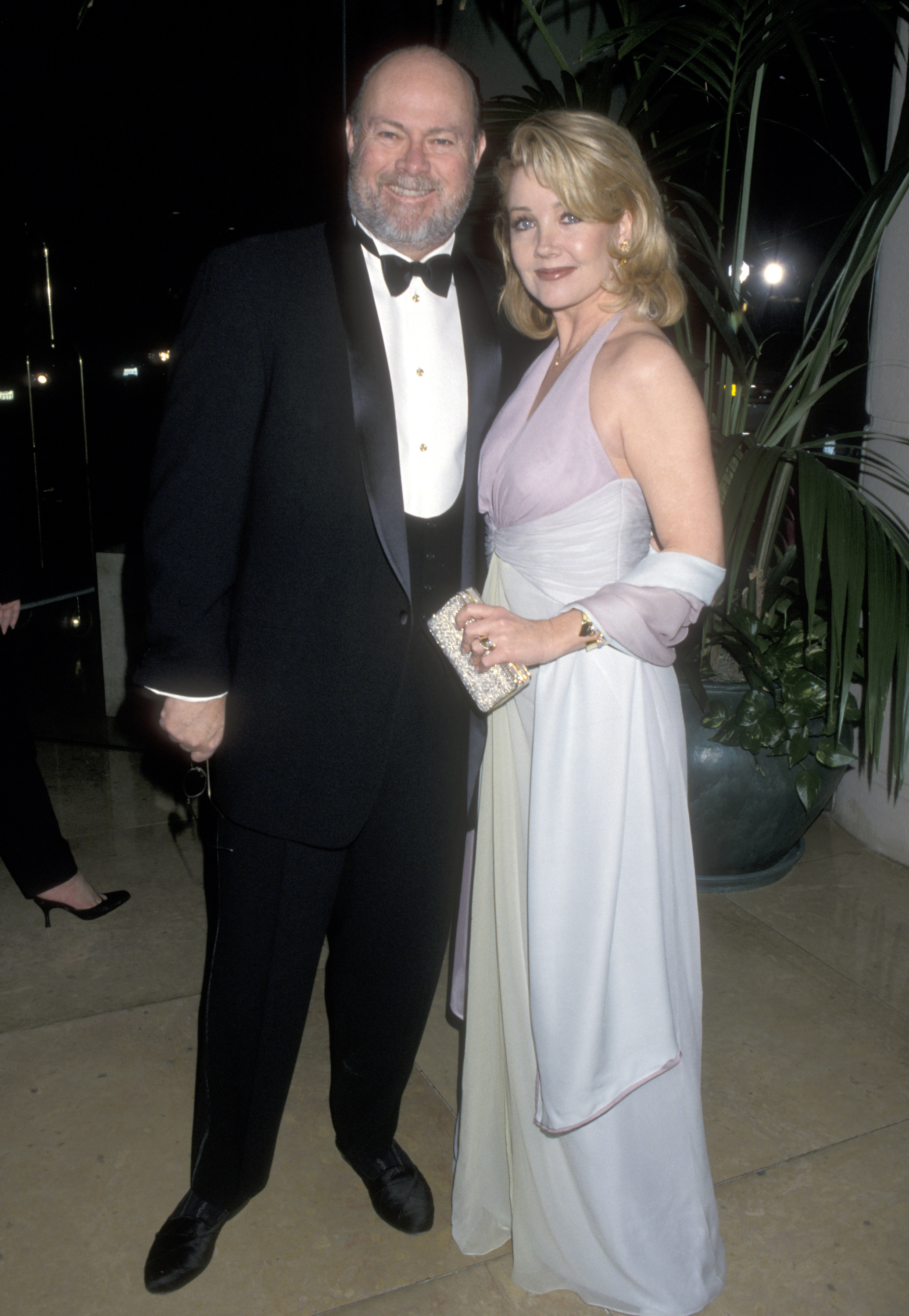 Melody Thomas Scott y Edward Scott asisten a la 52 edición de los premios anuales WGA en Beverly Hills, California, el 5 de marzo de 2000 | Fuente: Getty Images