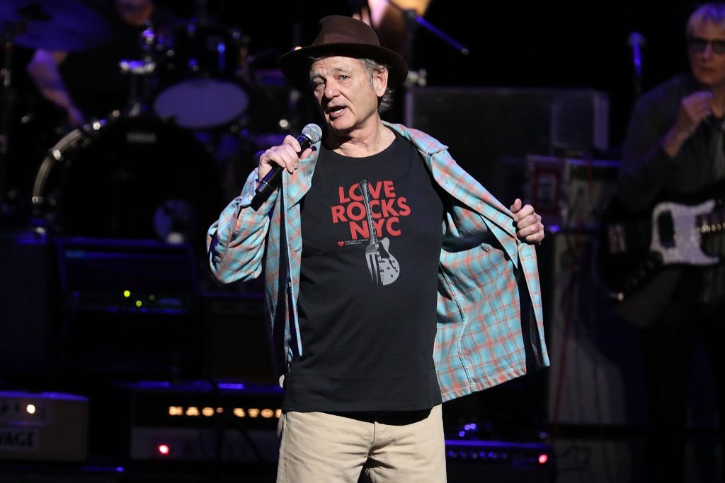 Bill Murray actúa en el ‘Love Rocks NYC: A Benefit for God's Love We Deliver’ en el Beacon Theatre, el 7 de marzo de 2019 en Nueva York. | Foto: Getty Images