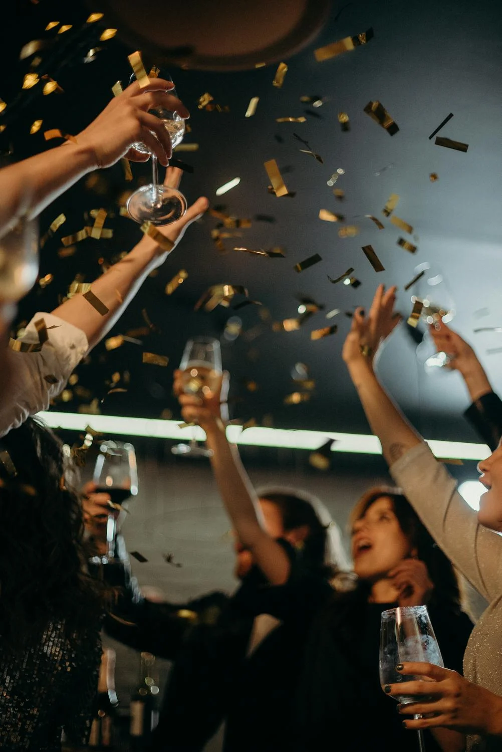 Gente divirtiéndose en una fiesta | Fuente: Pexels