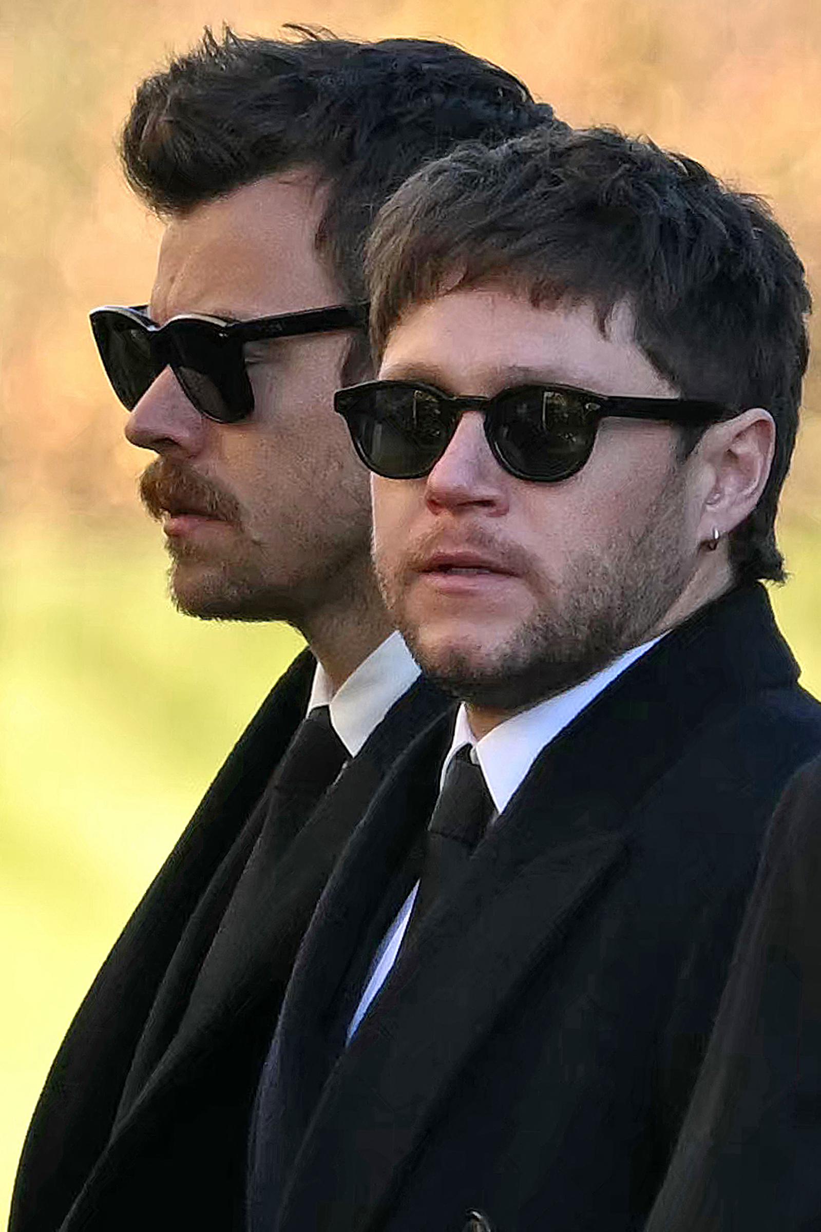 Harry Styles y Niall Horan asisten al funeral de Liam Payne en la Iglesia de Santa María el 20 de noviembre de 2024 | Fuente: Getty Images