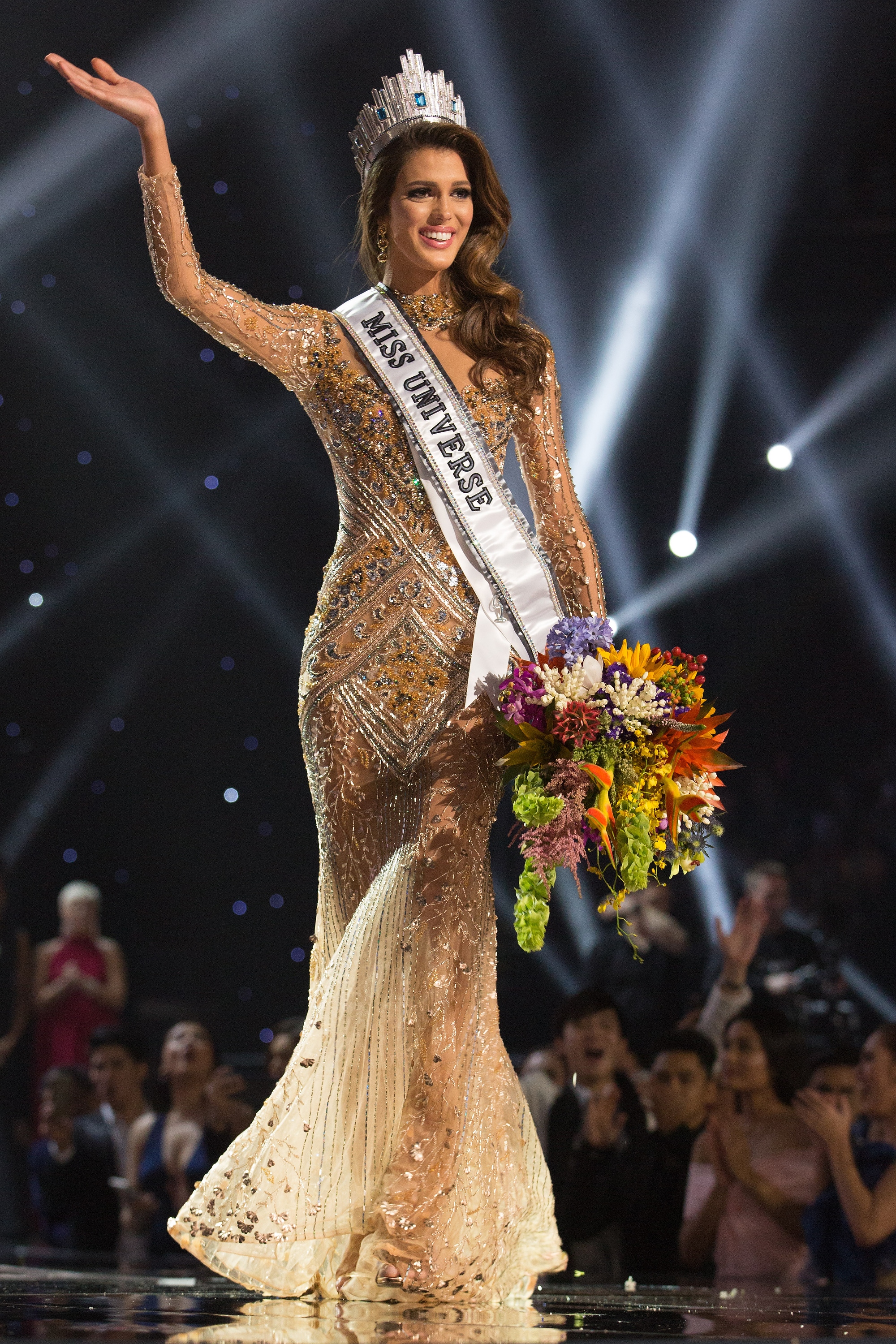Iris Mittenaere coronada Miss Universo en un especial emitido el 29 de enero de 2016 | Fuente: Getty Images