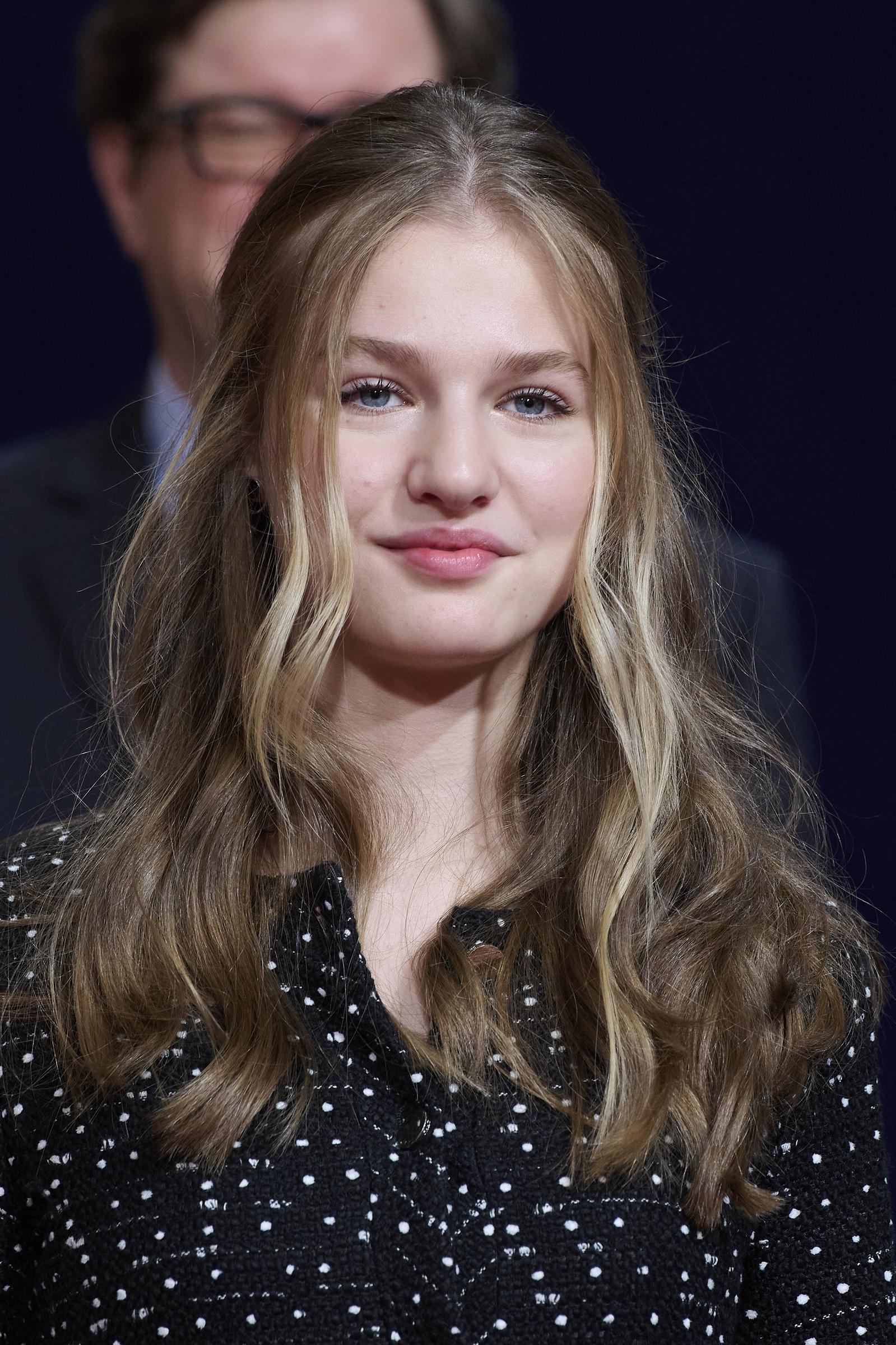 La princesa Leonor de España asiste a la audiencia con los galardonados de los Premios Princesa de Asturias 2022 en el Hotel Reconquista el 28 de octubre de 2022 en Oviedo, España.