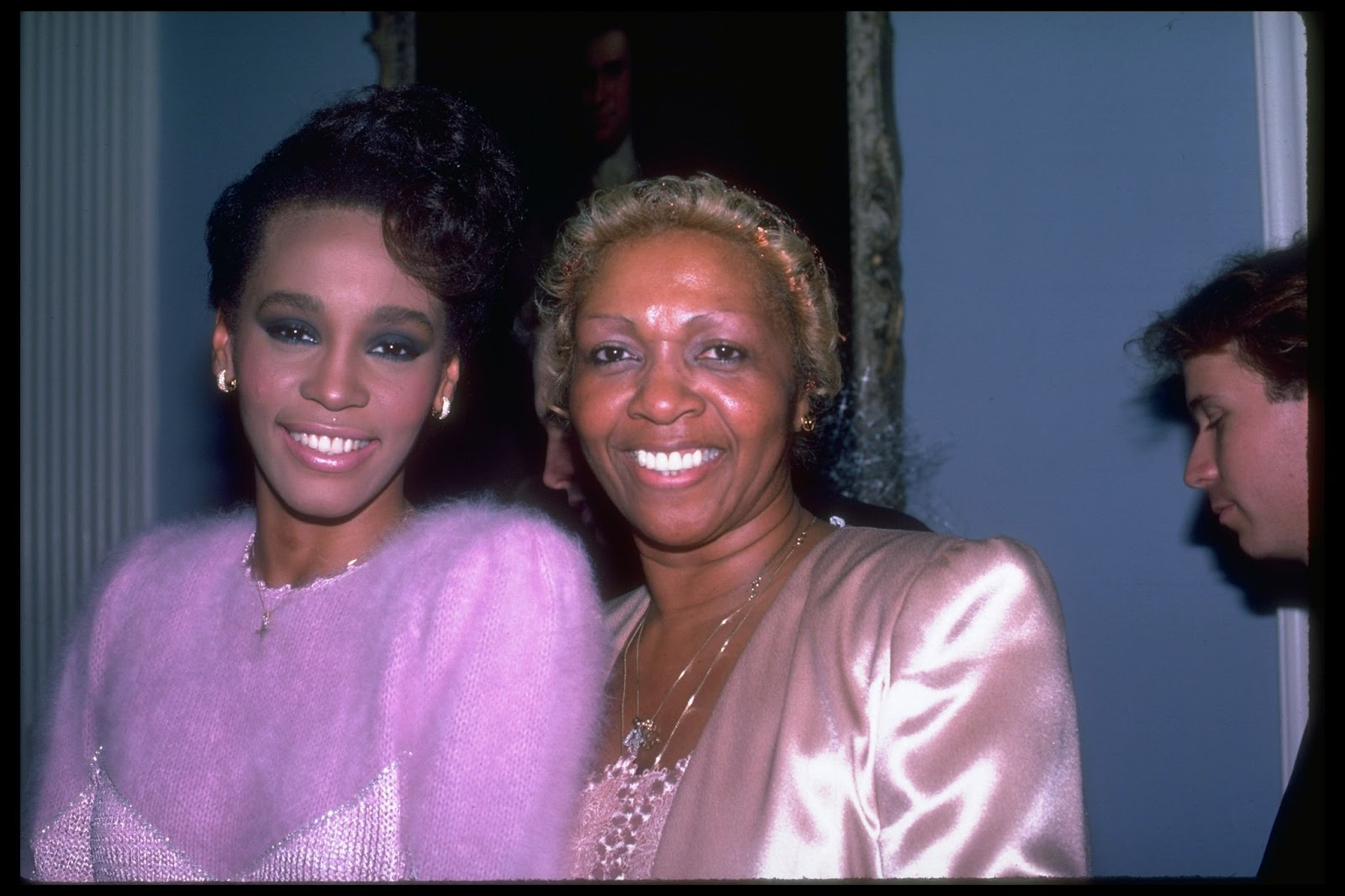 Whitney y Cissy Houston hacia 1984 | Fuente: Getty Images