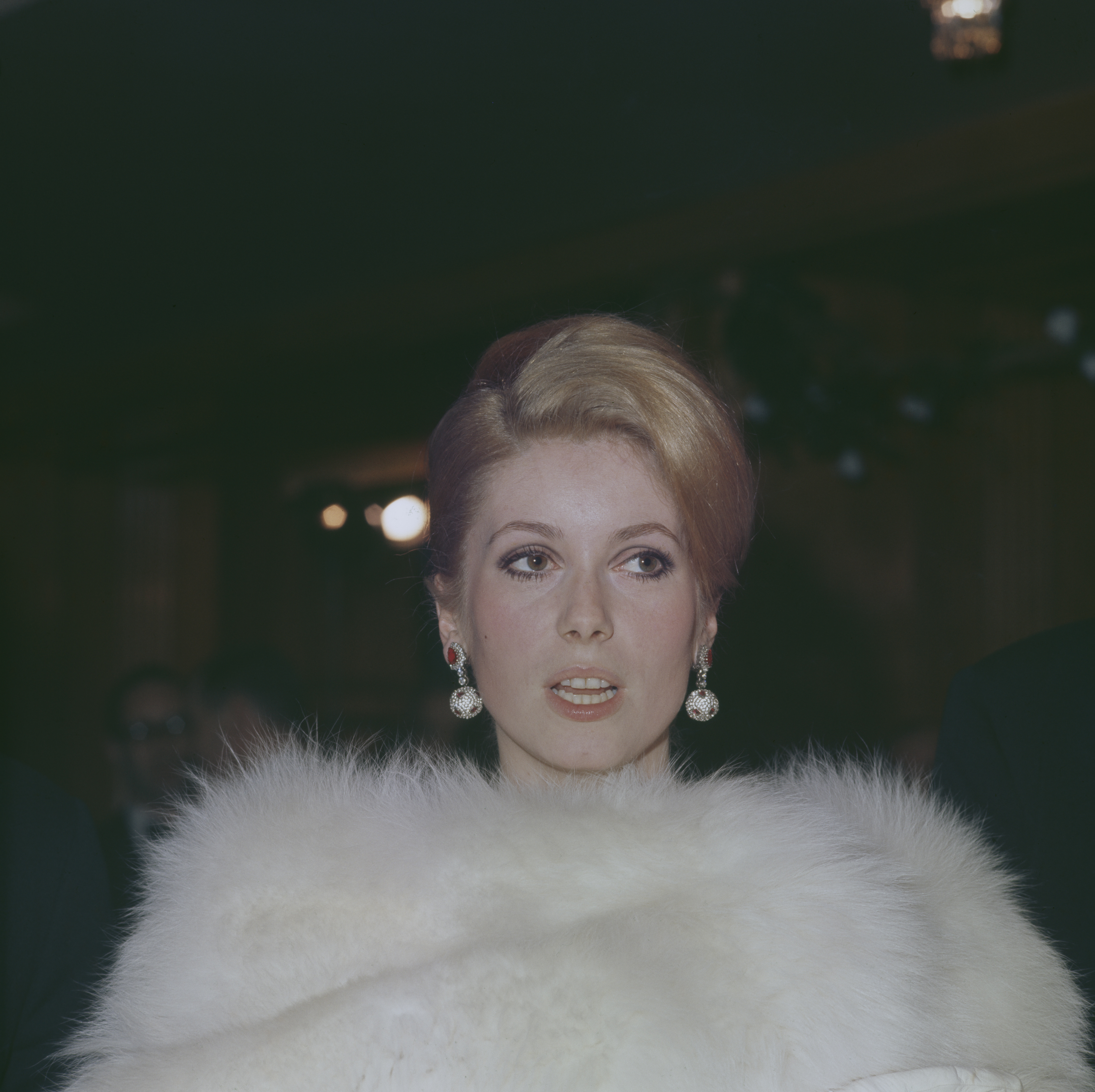 La actriz francesa en la Royal Film Performance de "Born Free" el 14 de marzo de 1966, en Londres, Inglaterra. | Fuente: Getty Images