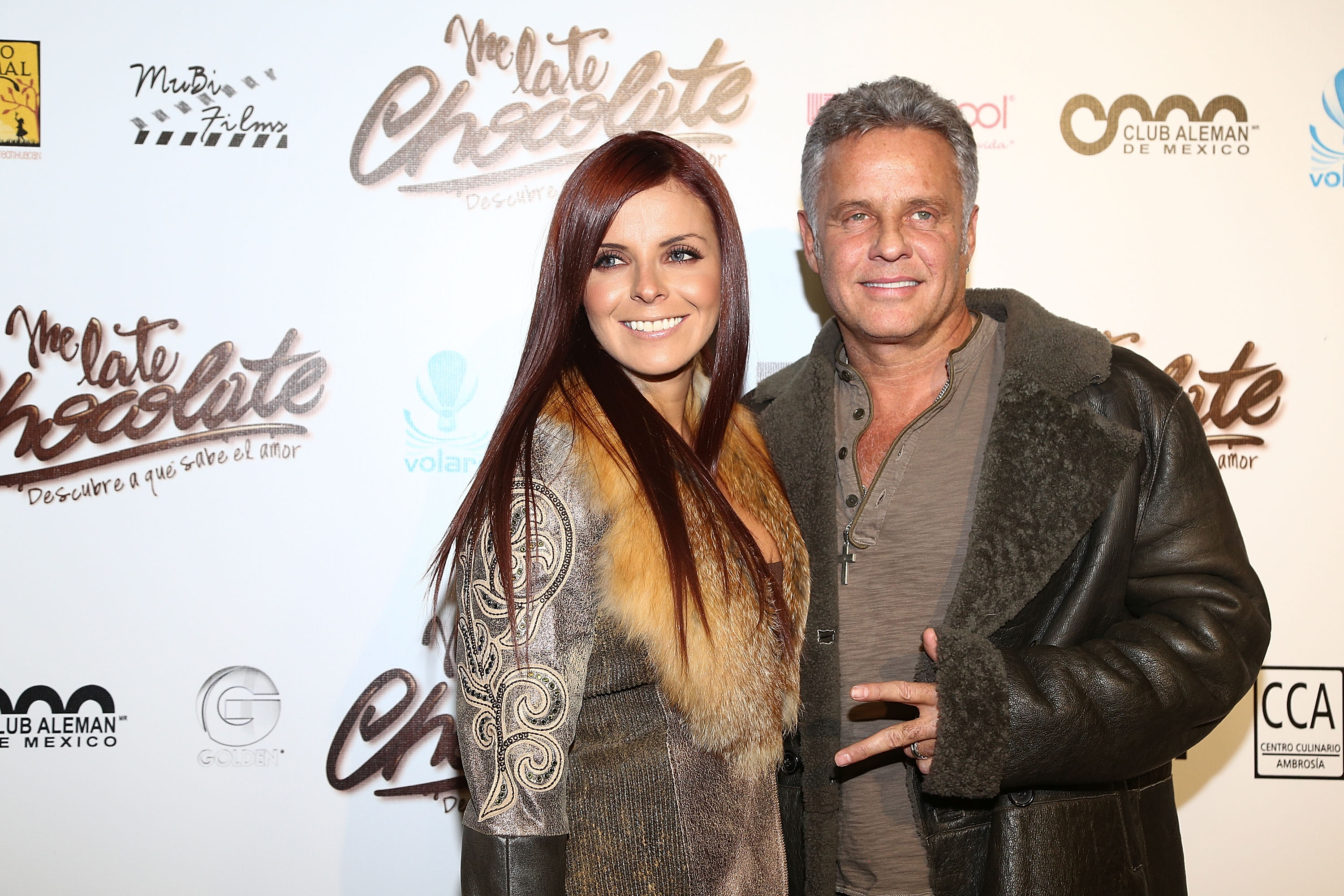 Alexis Ayala y Fernanda López asisten al estreno de "Me Late Chocolate" en el Cinemex WTC de la Ciudad de México el 6 de febrero de 2013. | Fuente: Getty Images
