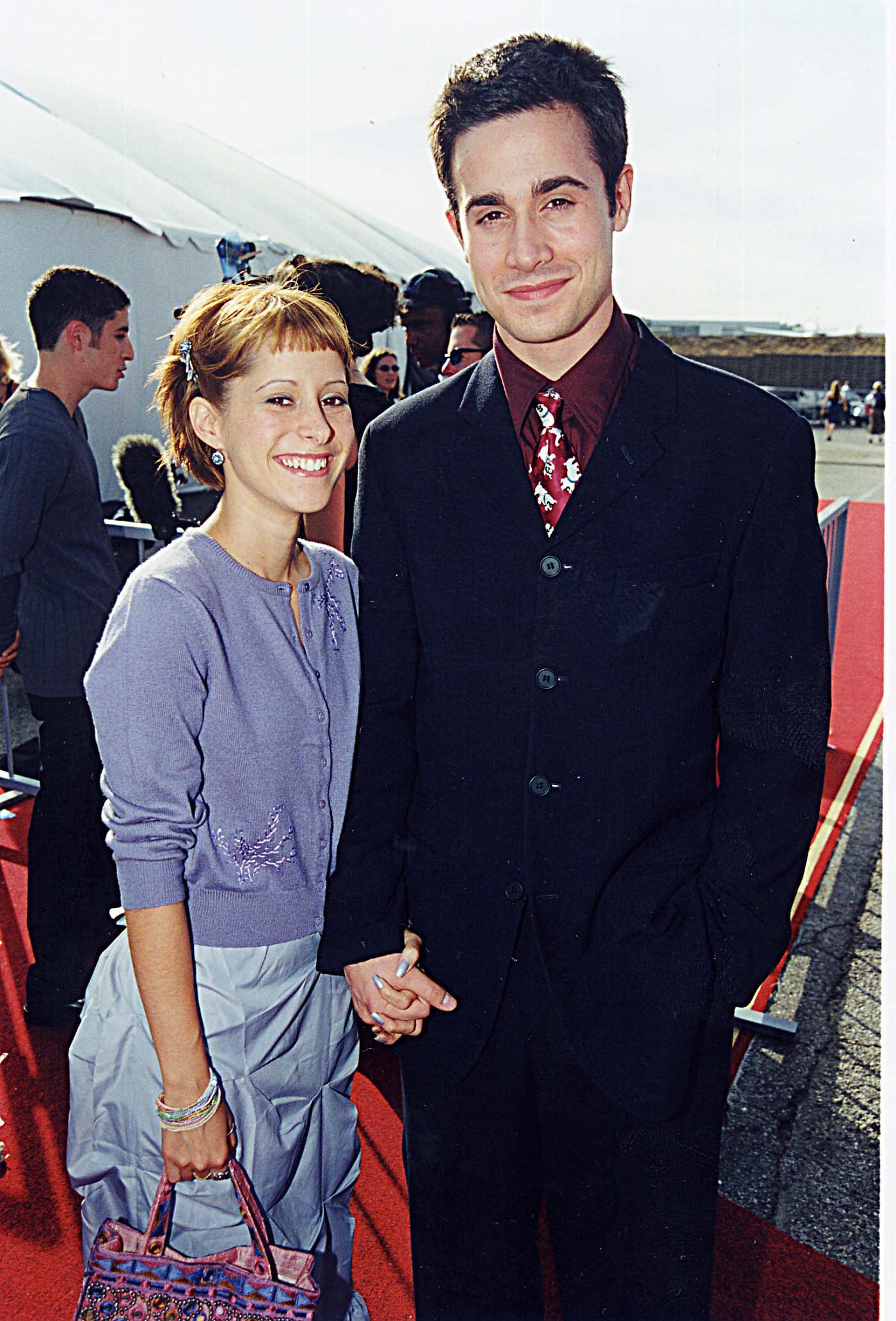 El actor y Kimberly McCullough en los Teen Choice Awards el 10 de septiembre de 1999, en Los Ángeles. | Fuente: Getty Images