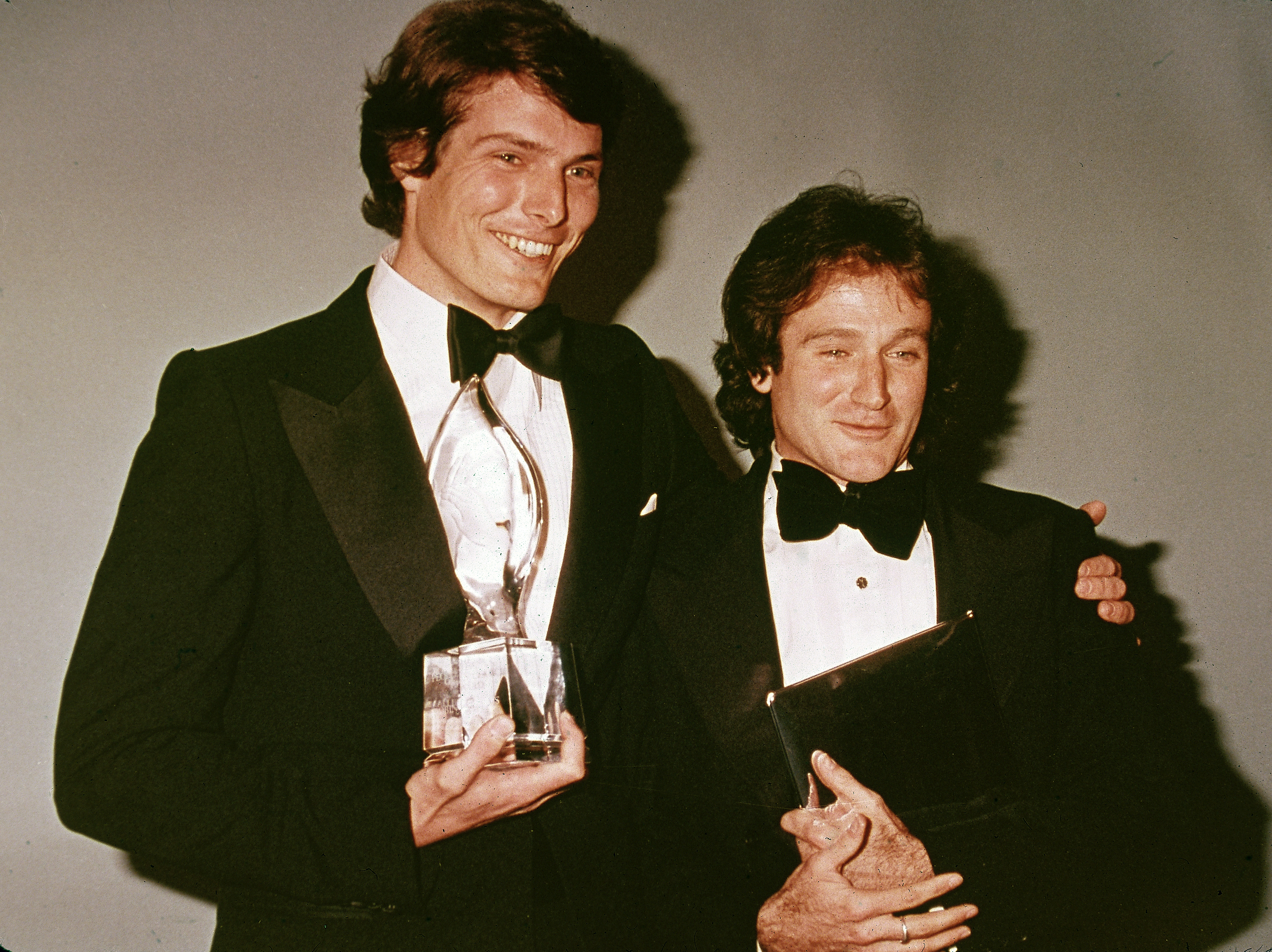 Christopher Reeve y Robin Williams en los People's Choice Awards en marzo de 1979 | Fuente: Getty Images