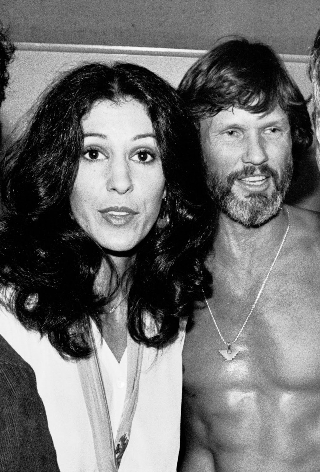 Rita Coolidge y Kris Kristofferson entre bastidores en el Bottom Line, Greenwich Village, Nueva York, el 5 de enero de 1979. | Fuente: Getty Images