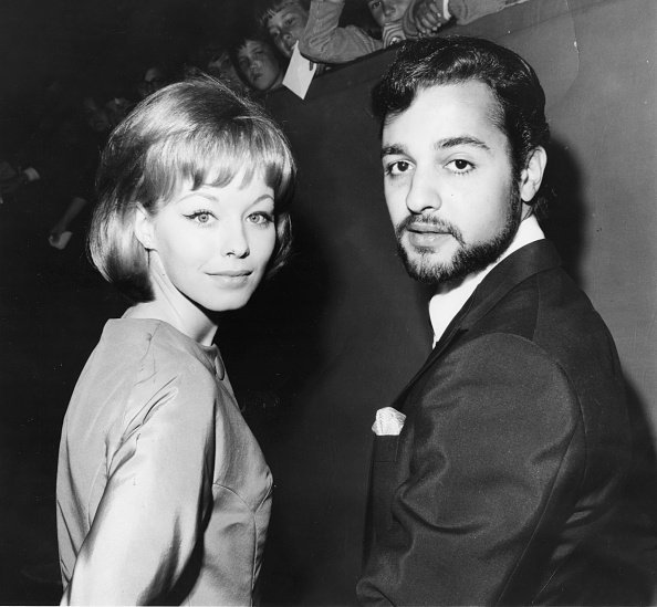 Jill Haworth y Sal Mineo, asisten a la 35ª edición de los premios de la Academia, Hollywood, CA, el 4 de septiembre de 1963. | Imagen: Getty Images.