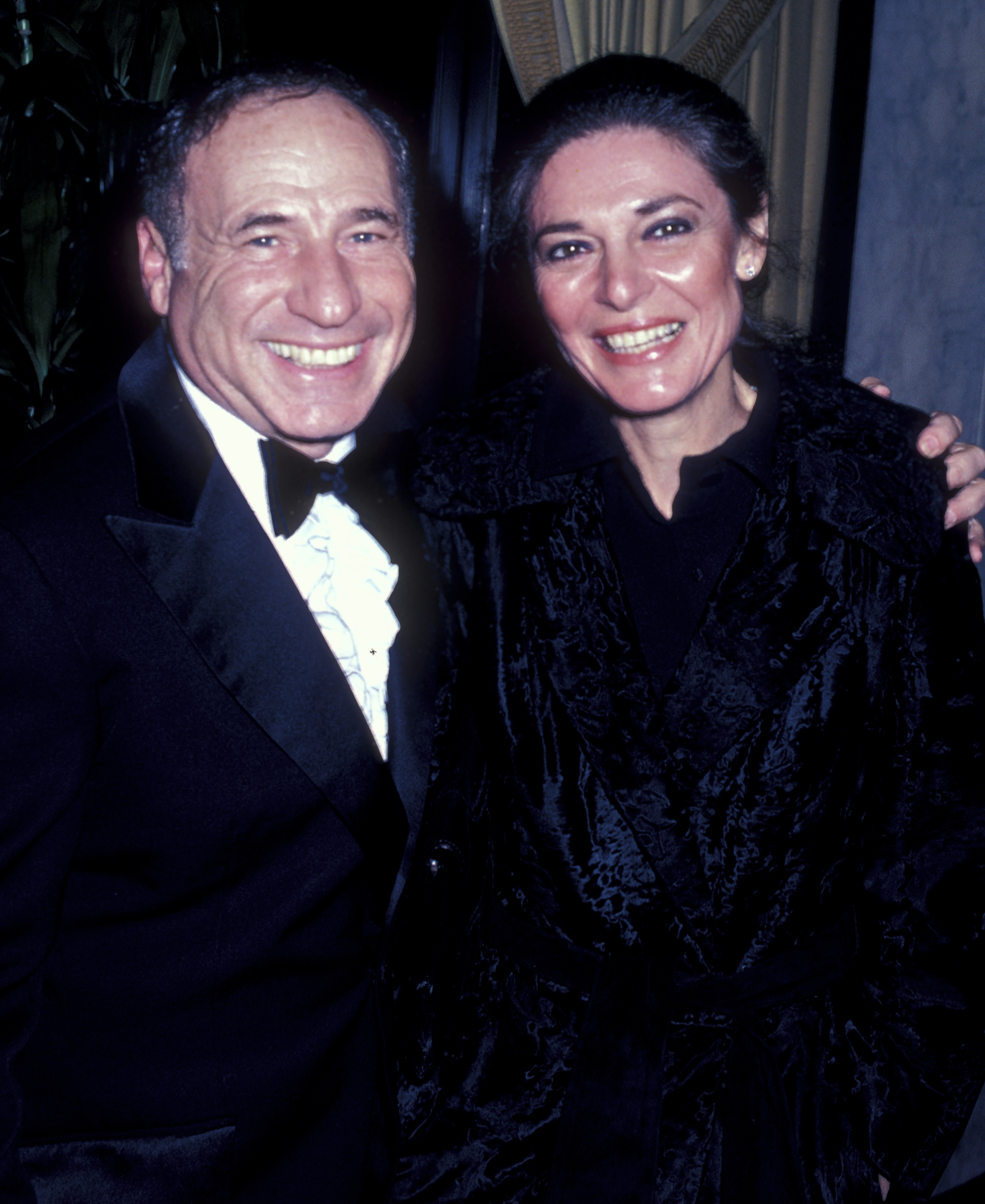 Mell Brooks y Anne Bancroft asisten a la fiesta de la 53 edición de los Premios de la Academia el 31 de marzo de 1981, en Beverly Hills, California. | Fuente: Getty Images