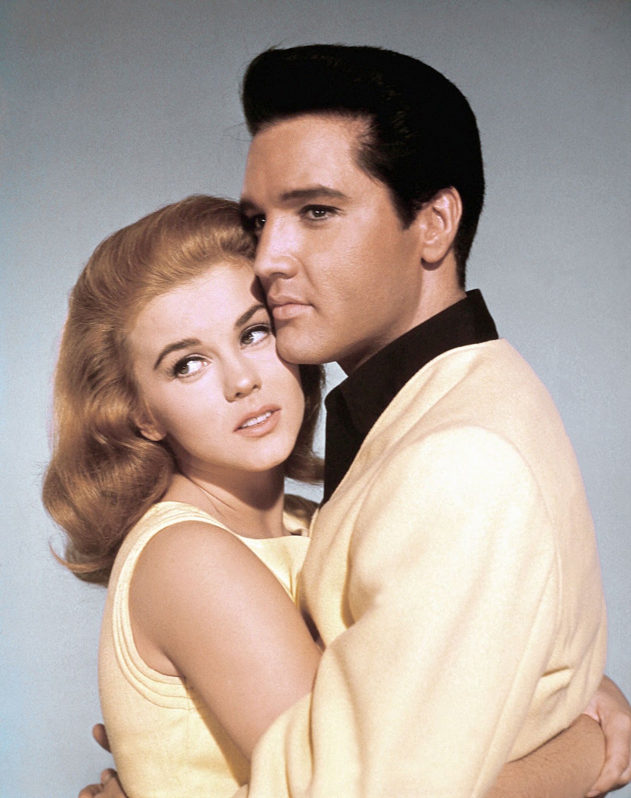 La estrella de TV y Elvis Presley en el plató de "Viva Las Vegas" en 1964 | Fuente: Getty Images