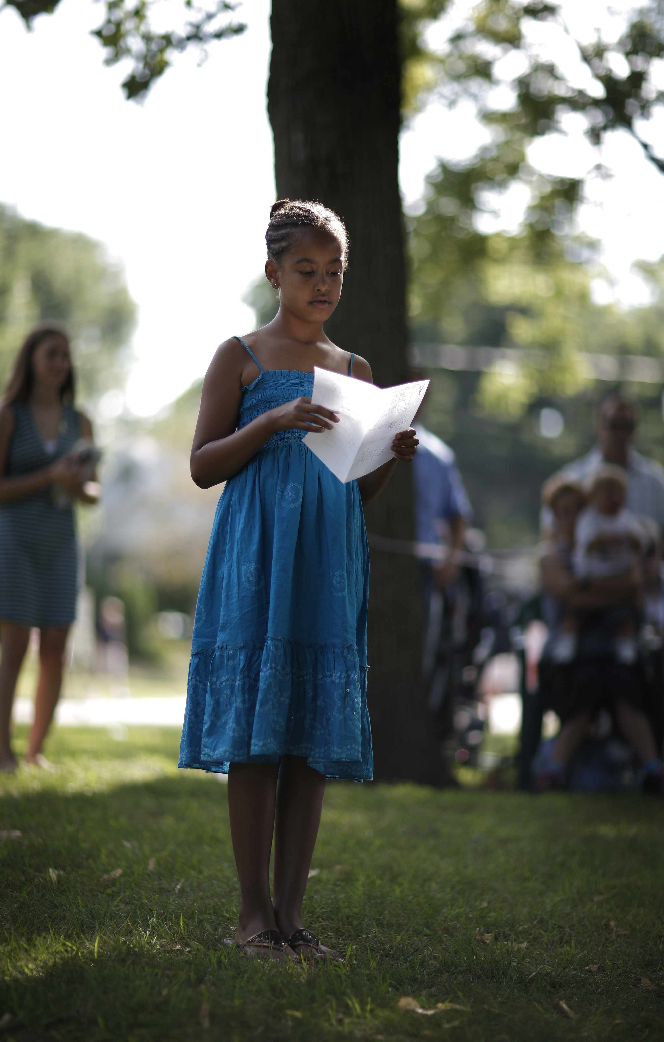 Malia Obama se reúne con su familia en un acto de campaña, el 4 de julio de 2007, en Des Moines, Iowa | Fuente: Getty Images