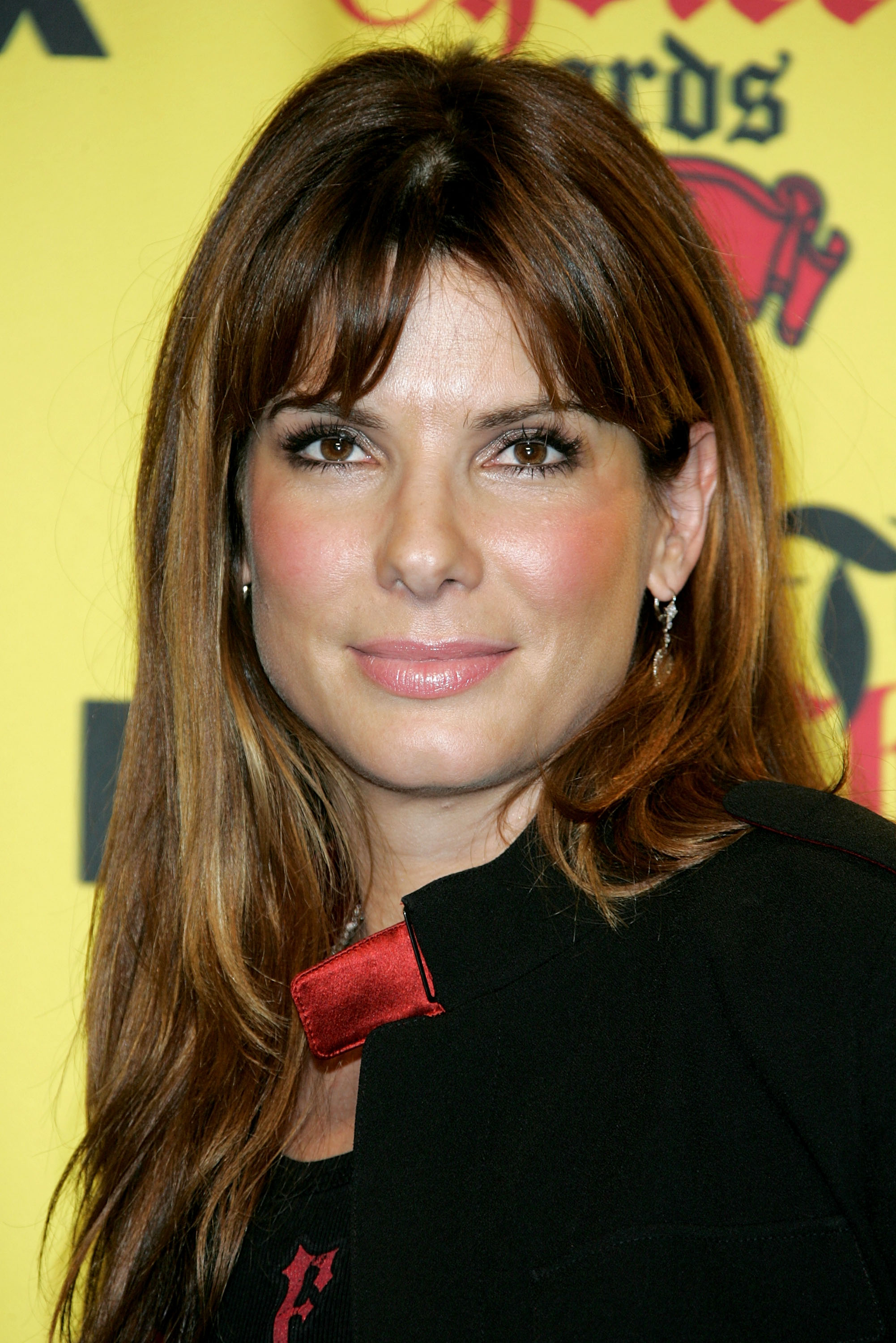 Sandra Bullock posa en la sala de prensa de los Teen Choice Awards 2005 el 14 de agosto de 2005, en Universal City, California | Fuente: Getty Images