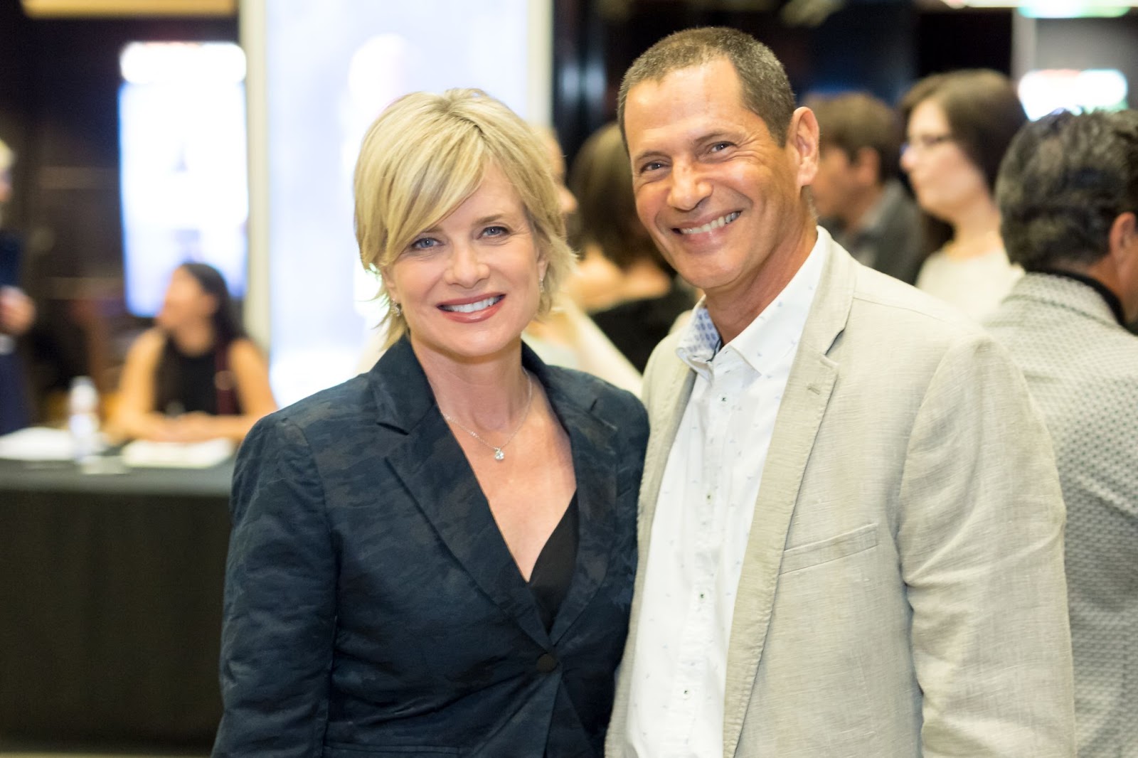 Mary Beth Evans y el rompecorazones de los 90 en el estreno de la tercera temporada de "The Bay" el 23 de octubre de 2017, en Hollywood, California | Fuente: Getty Images