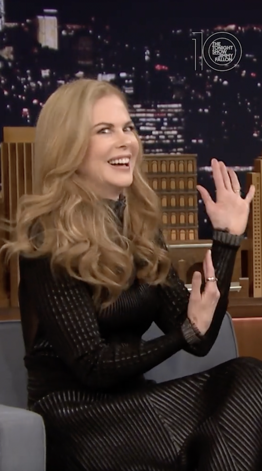 Nicole Kidman habla de su inolvidable cita con un presentador de TV, en un vídeo de TikTok, fechado en abril de 2022 | Fuente: Tiktok/@fallontonight